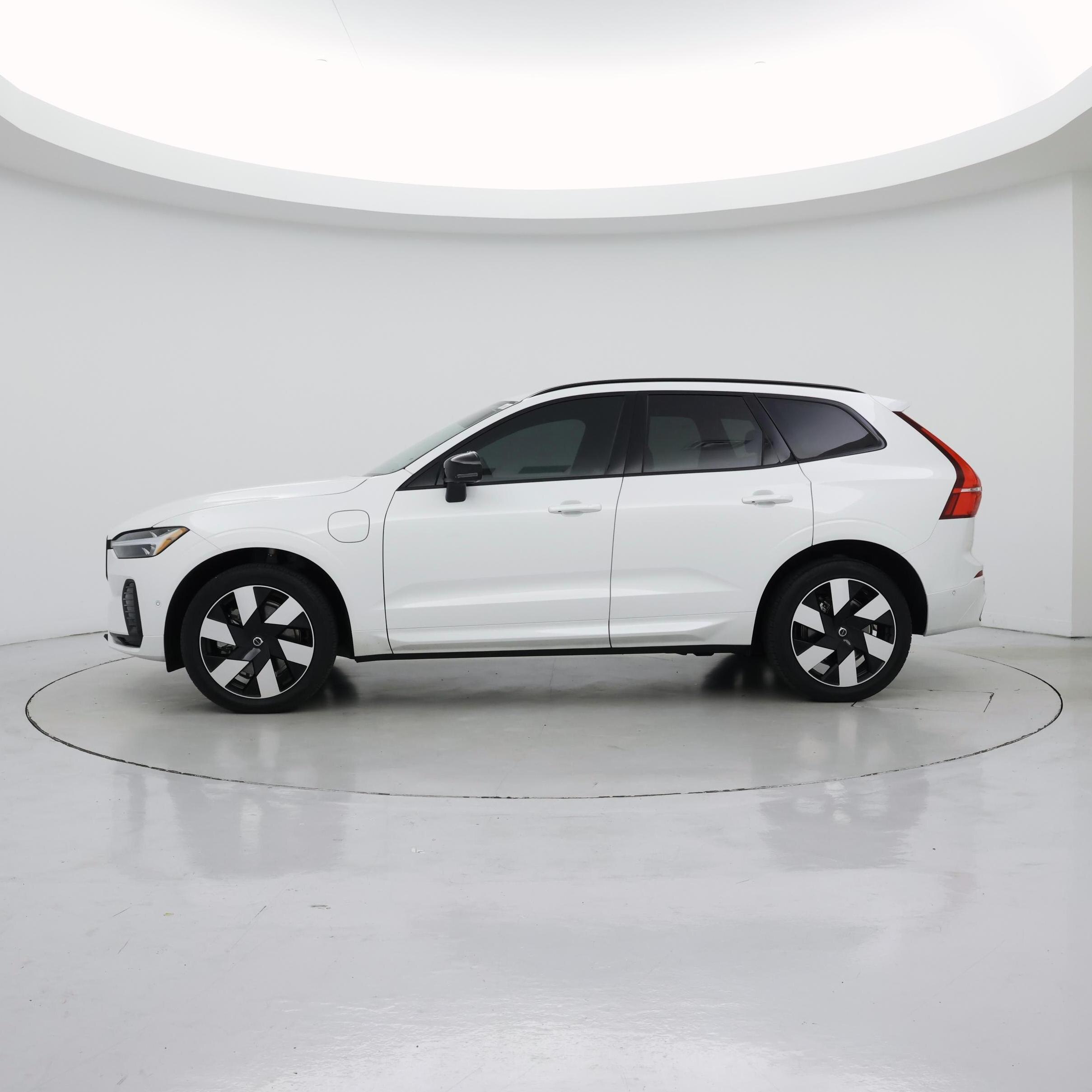 Thumbnail: 2024 Volvo XC60 - 3