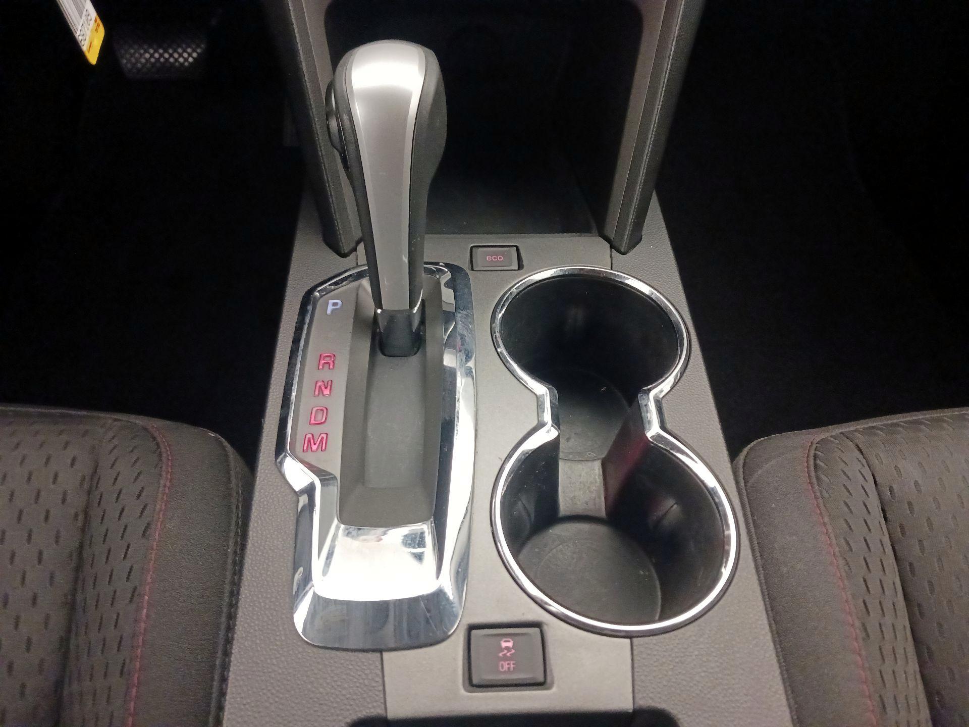 Thumbnail: 2015 GMC Terrain - 16