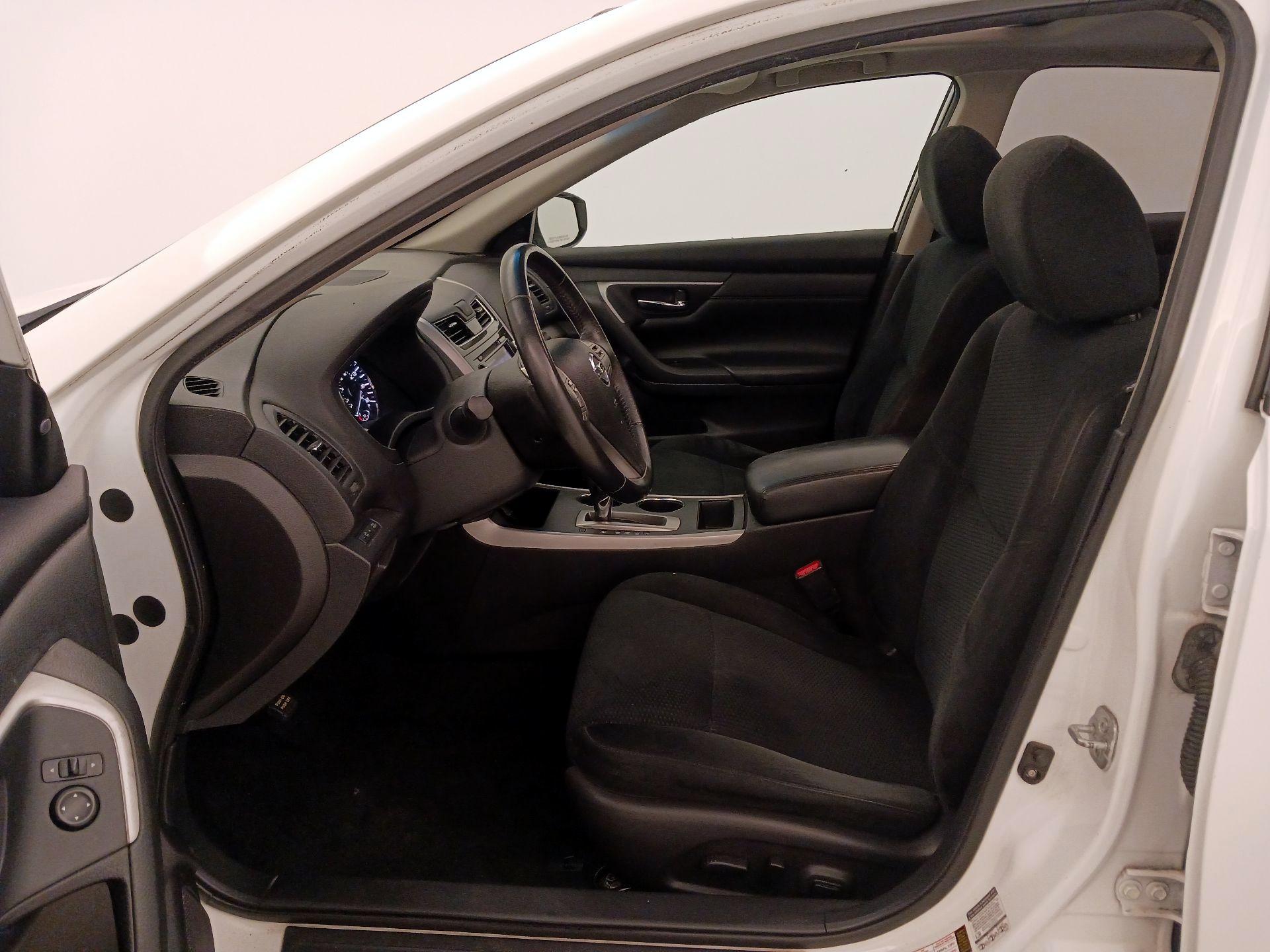 Thumbnail: 2015 Nissan Altima - 11