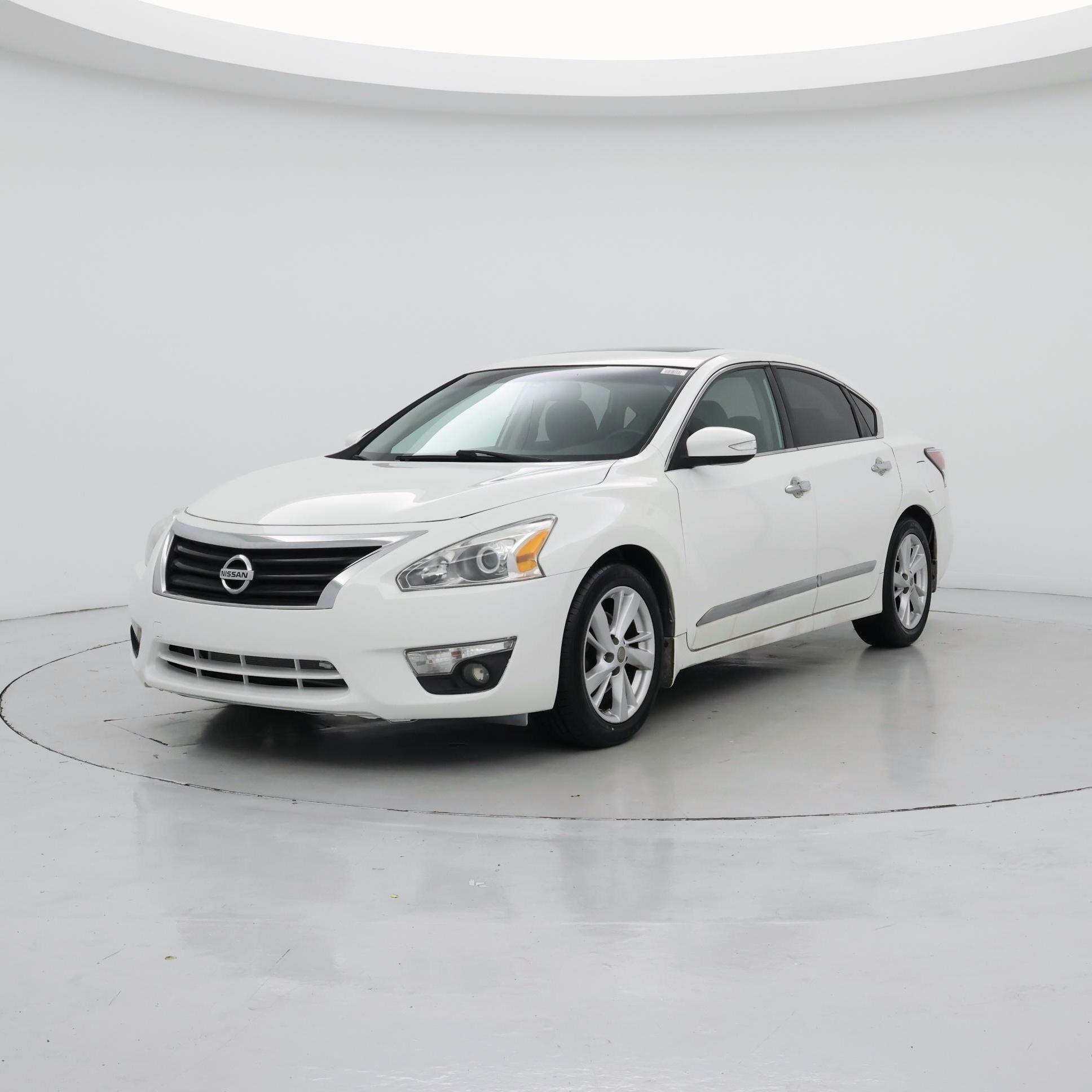 Thumbnail: 2015 Nissan Altima - 4