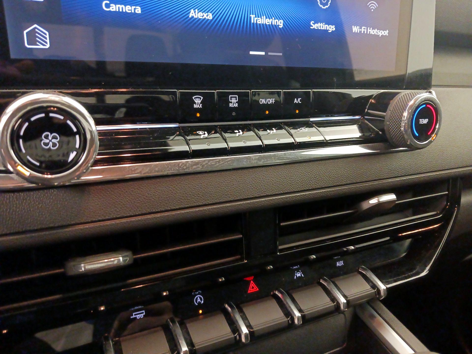 Thumbnail: 2024 Chevrolet Colorado - 16