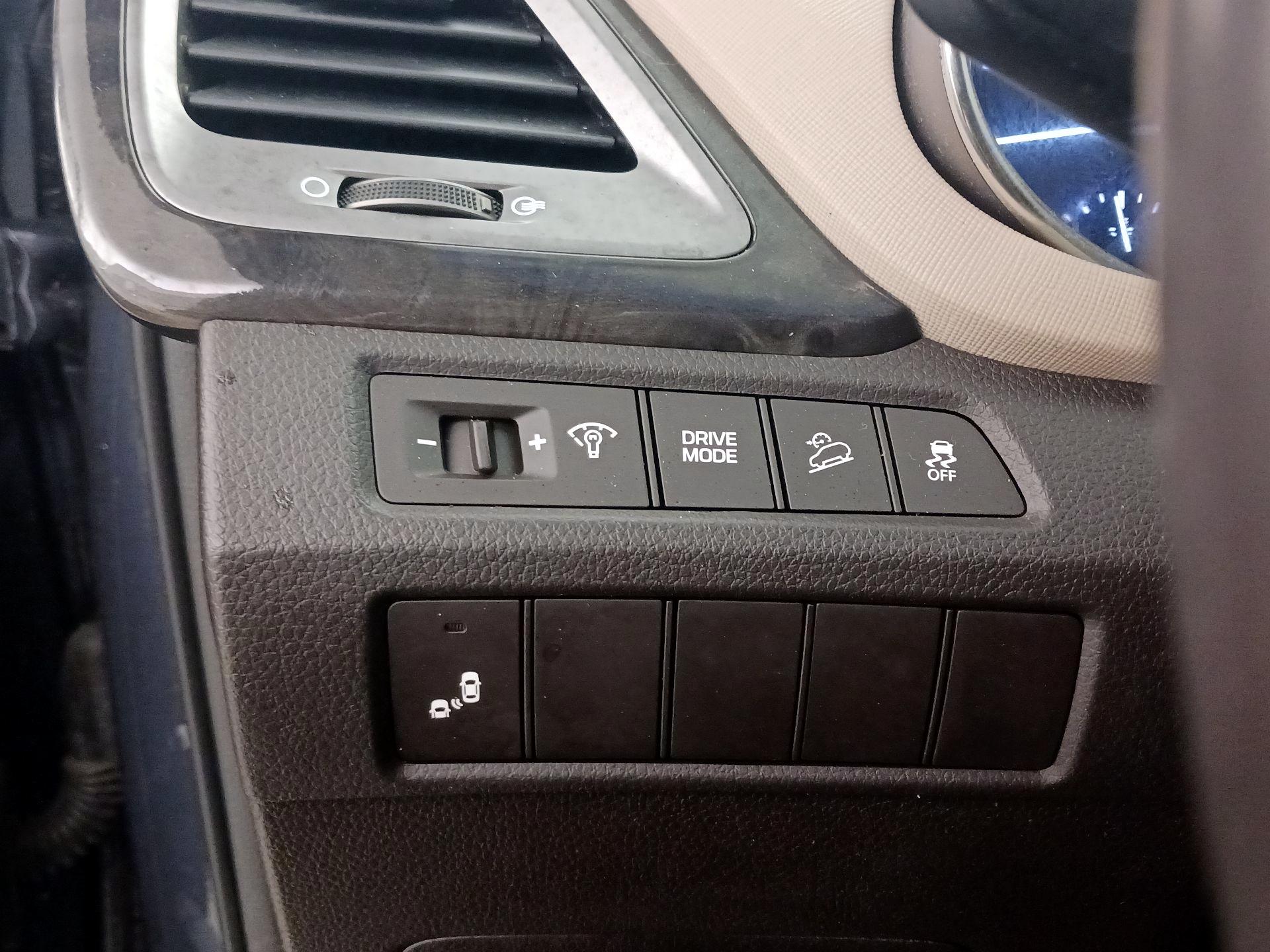 Thumbnail: 2017 Hyundai Santa Fe - 13