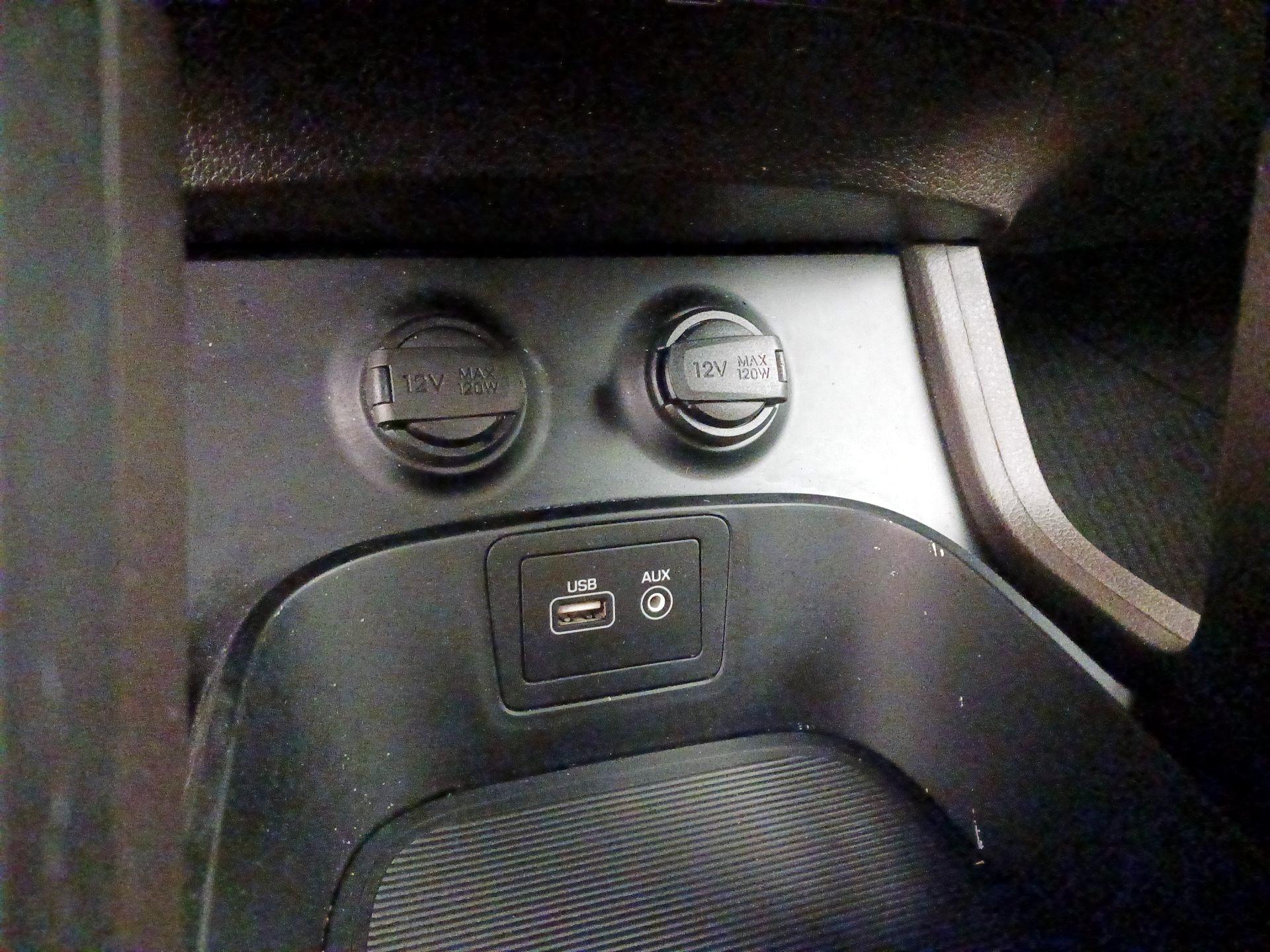 Thumbnail: 2017 Hyundai Santa Fe - 18