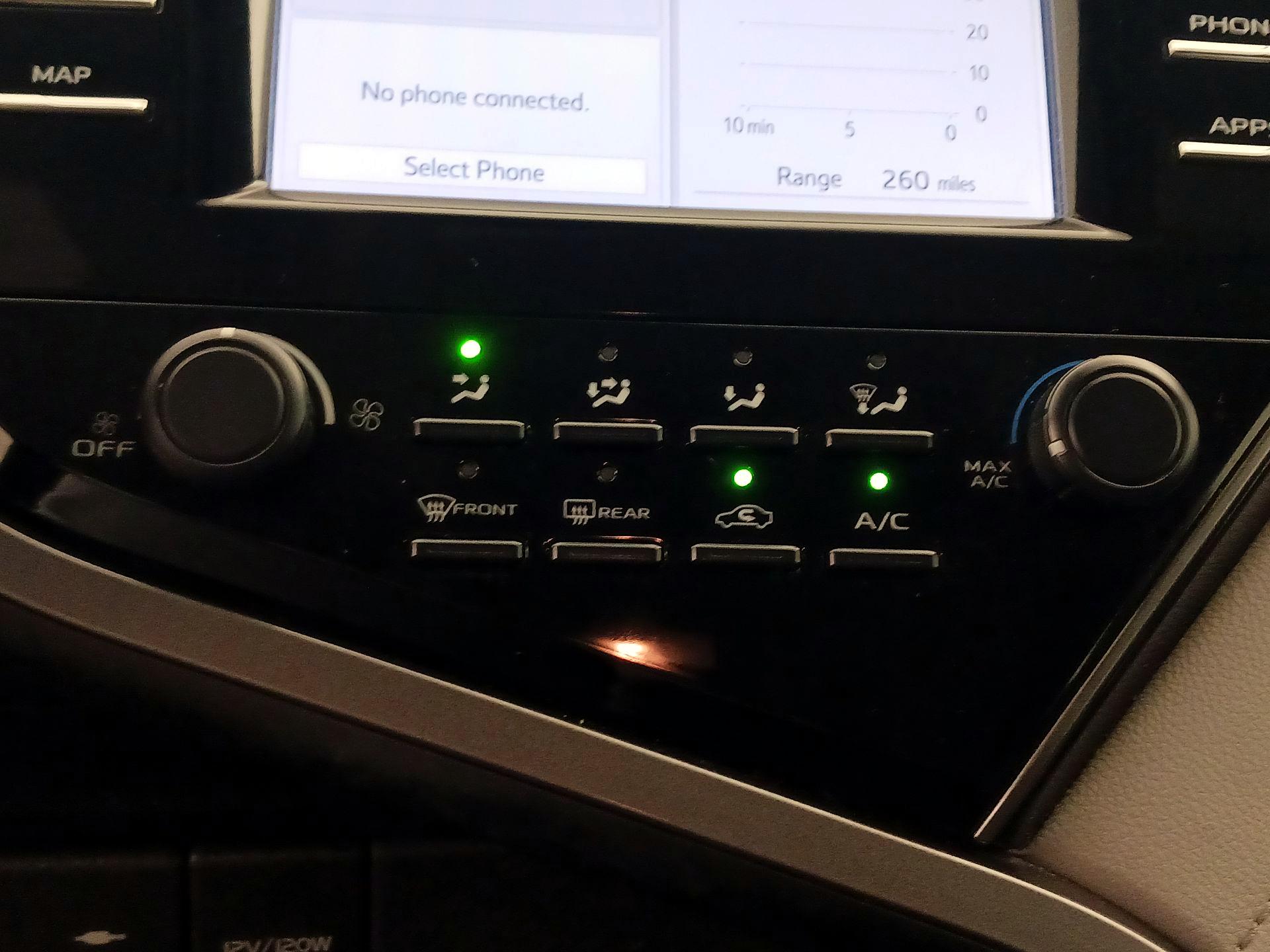 Thumbnail: 2019 Toyota Camry - 16