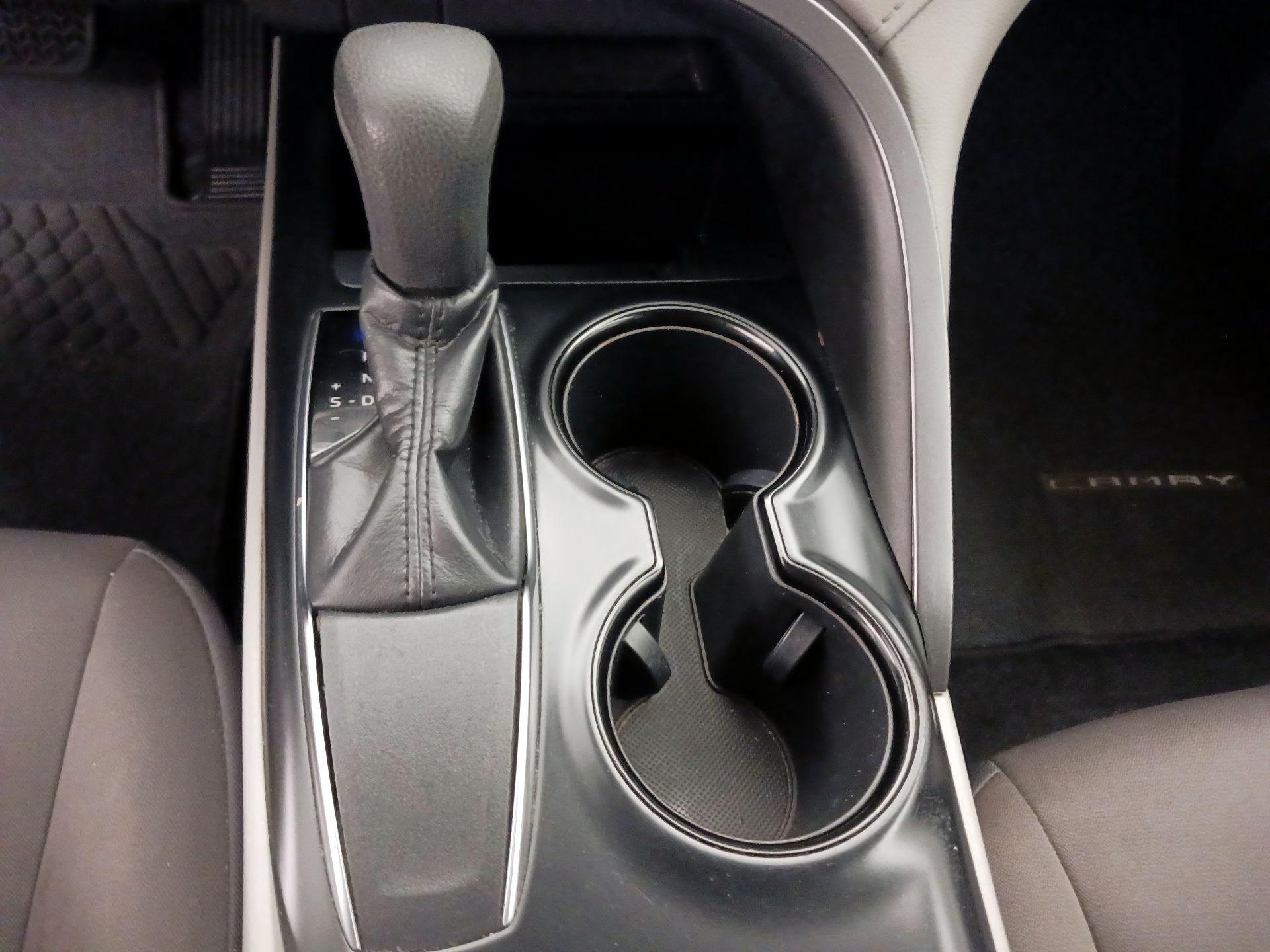 Thumbnail: 2019 Toyota Camry - 17