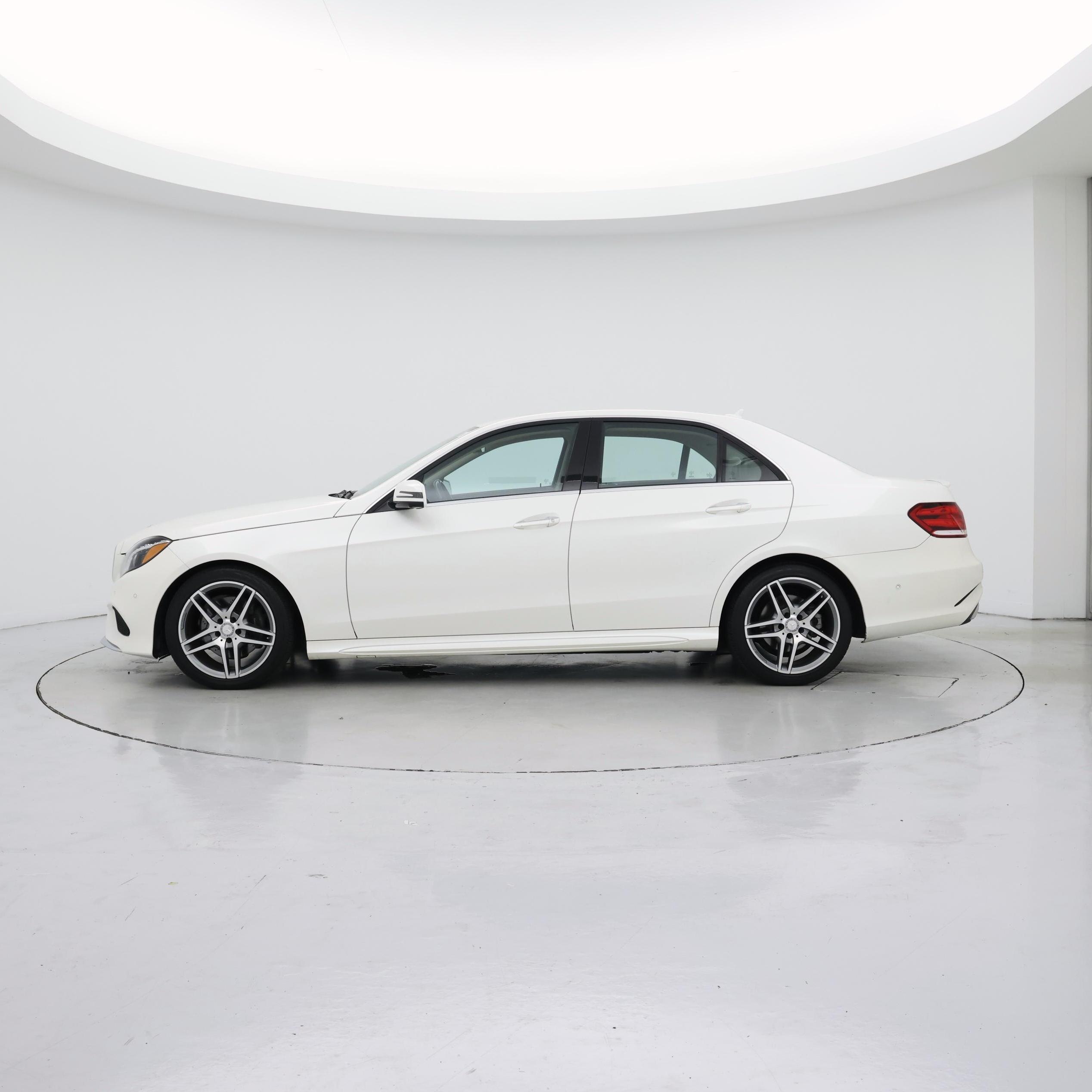 Thumbnail: 2015 Mercedes-Benz E-Class - 3