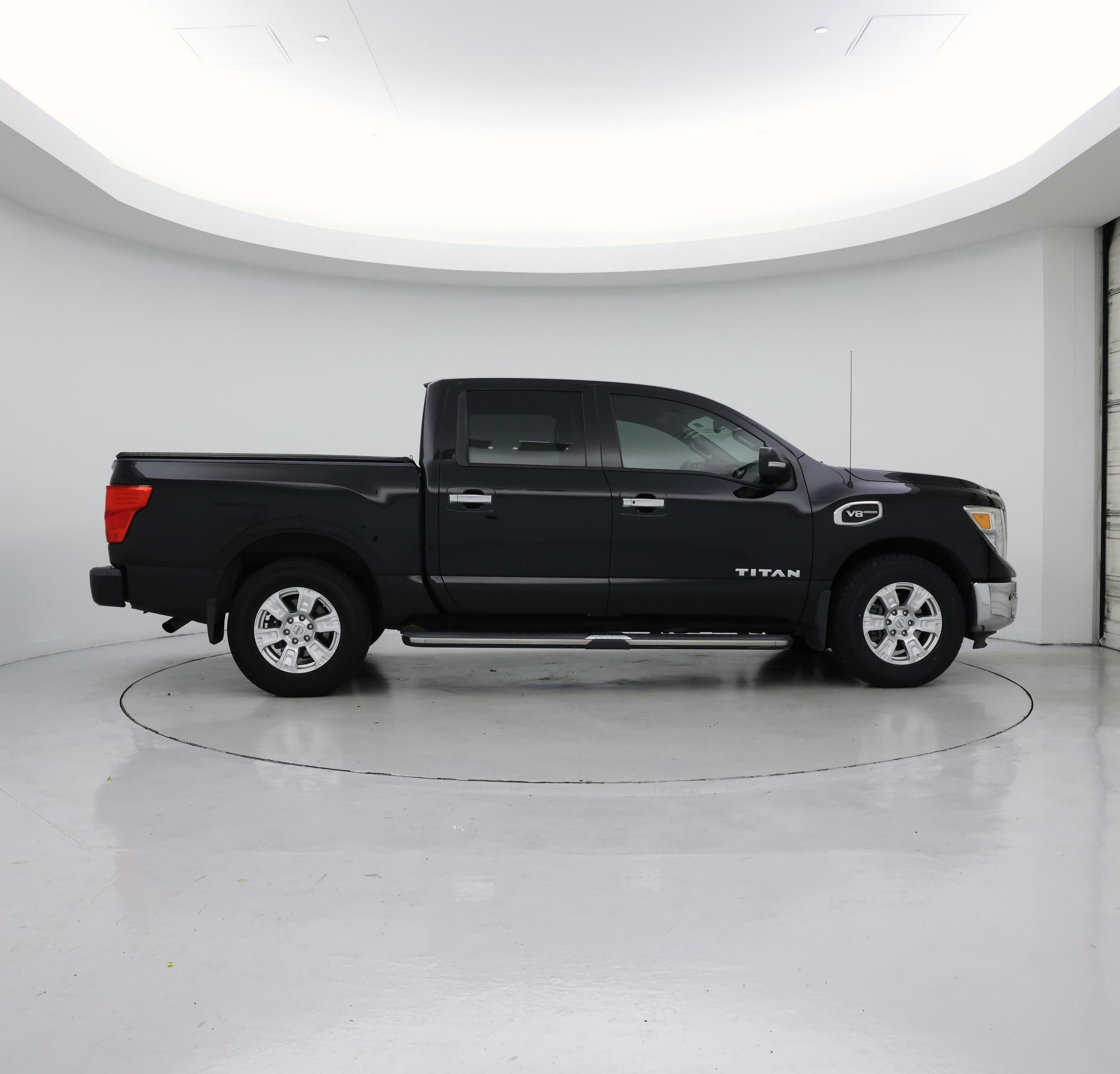 Thumbnail: 2017 Nissan Titan - 7