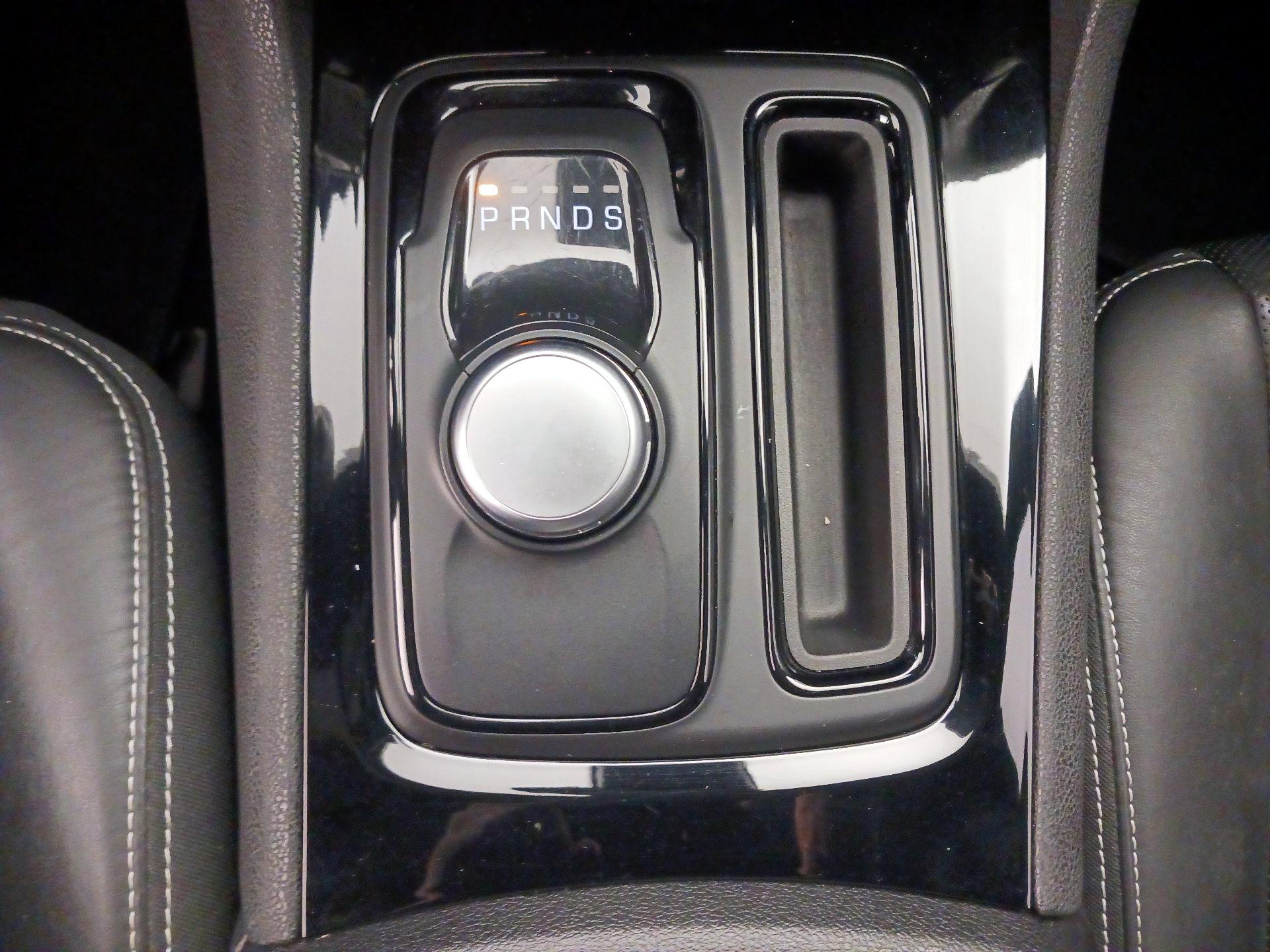 Thumbnail: 2023 Chrysler 300 - 18