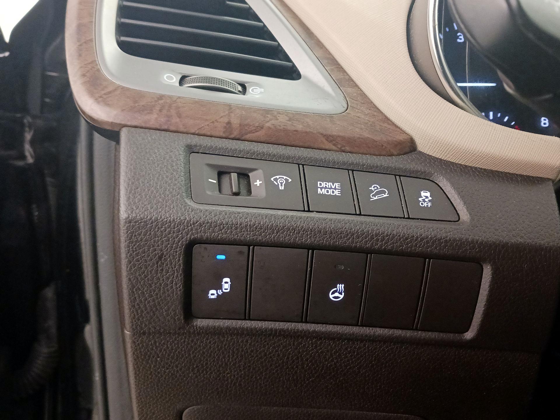 Thumbnail: 2018 Hyundai Santa Fe - 13