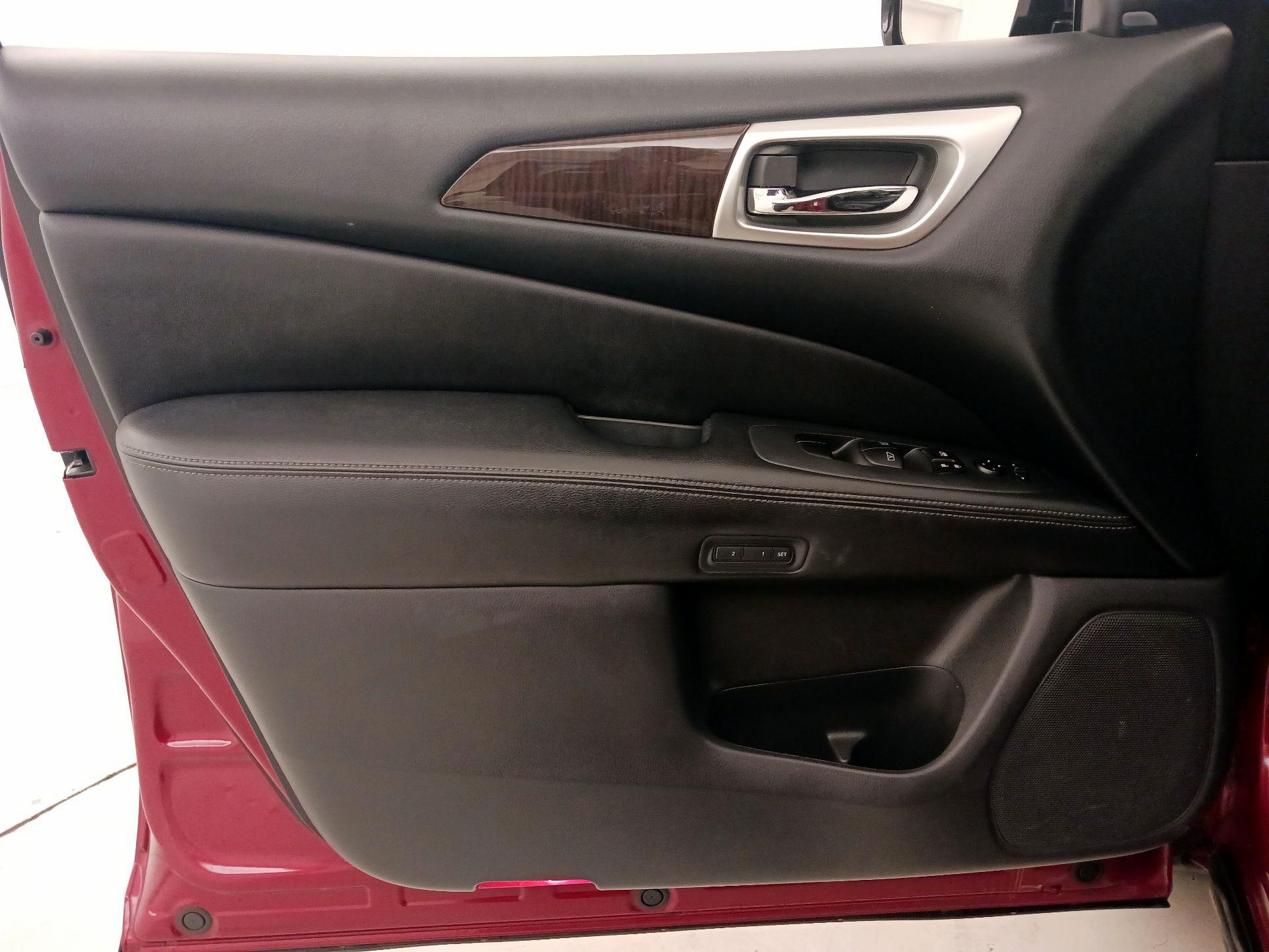 Thumbnail: 2016 Nissan Pathfinder - 12