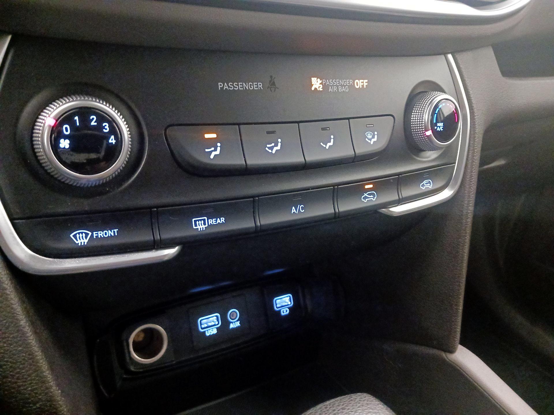 Thumbnail: 2019 Hyundai Santa Fe - 16