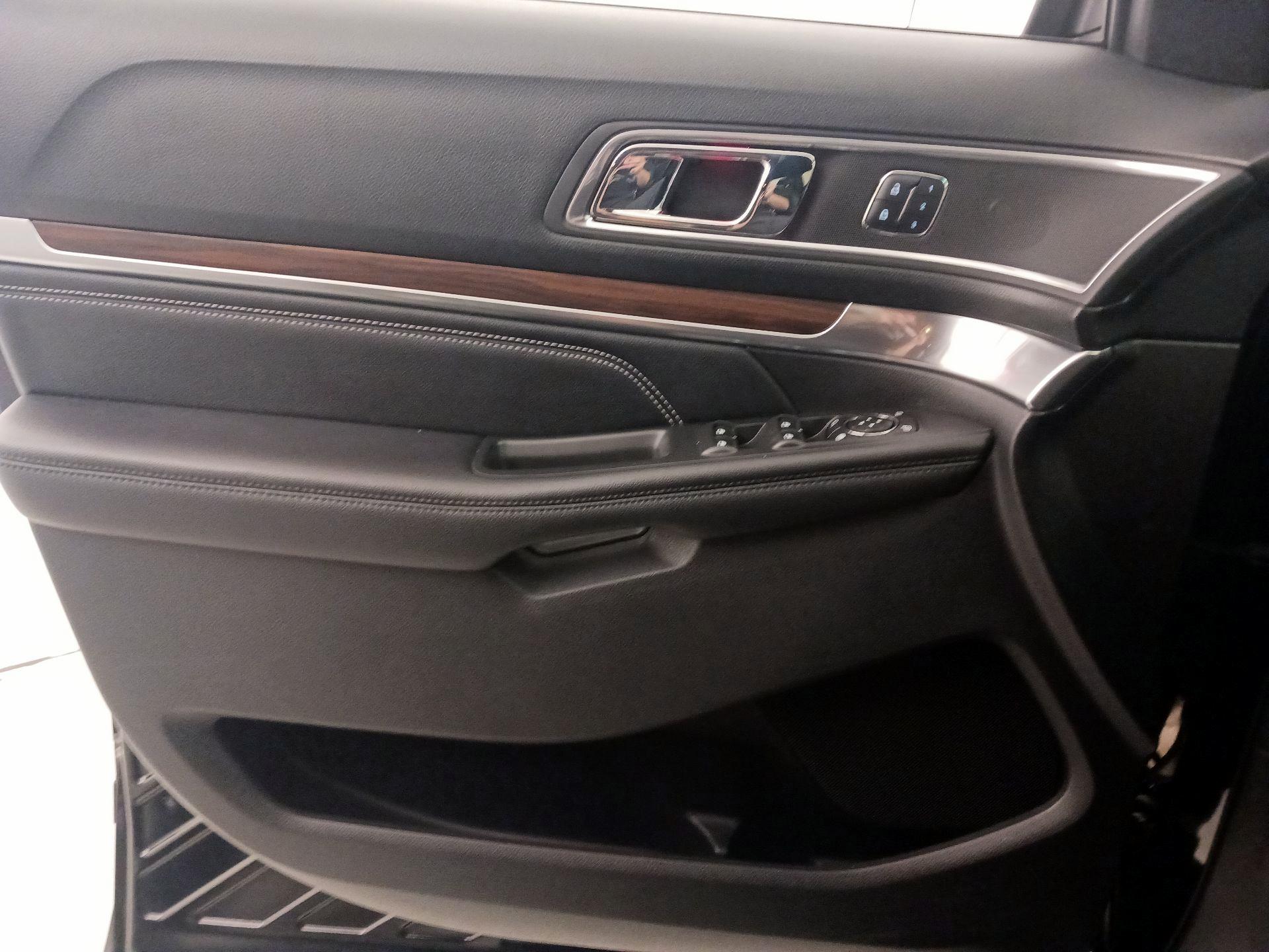 Thumbnail: 2016 Ford Explorer - 12