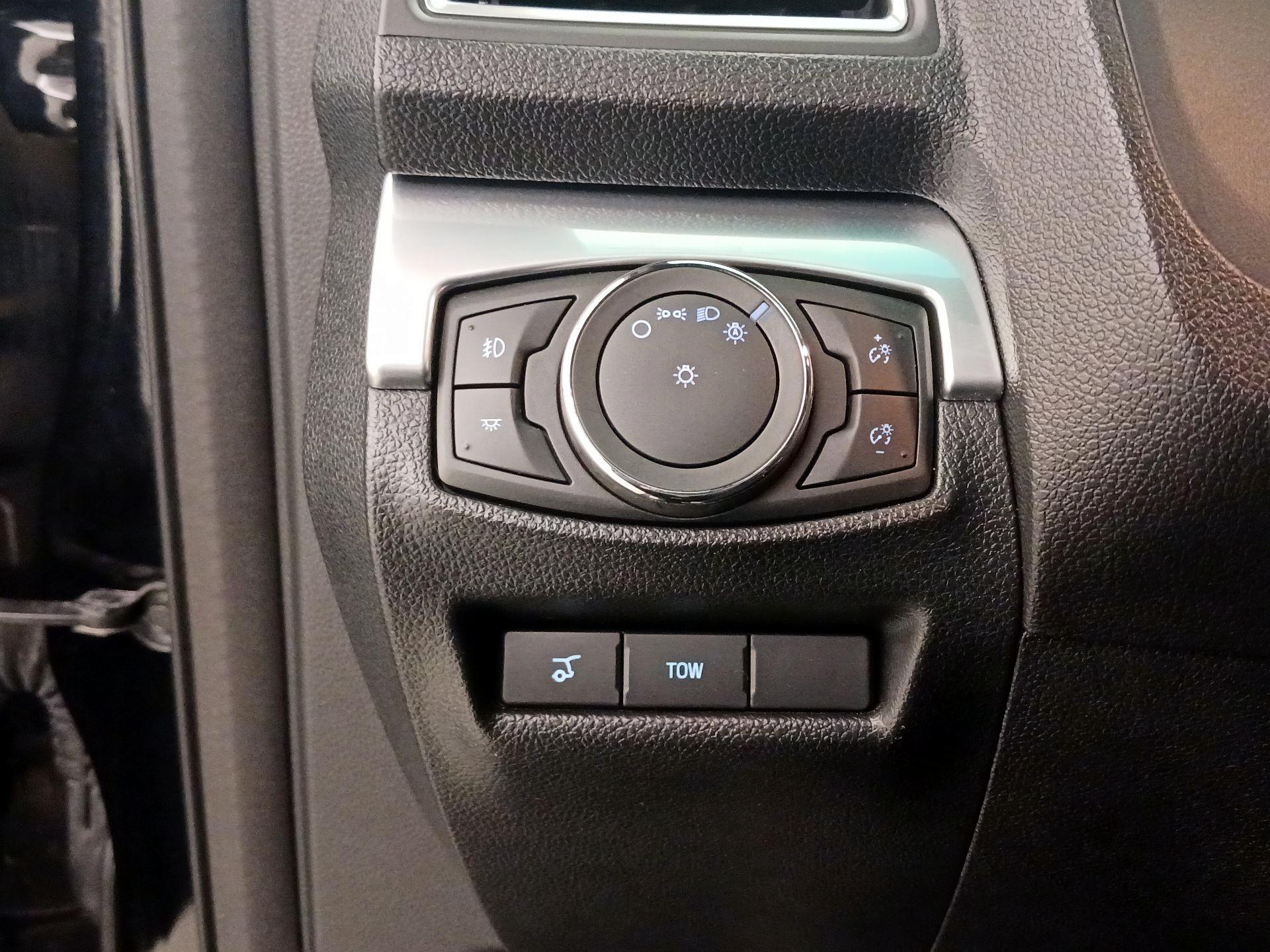 Thumbnail: 2016 Ford Explorer - 13