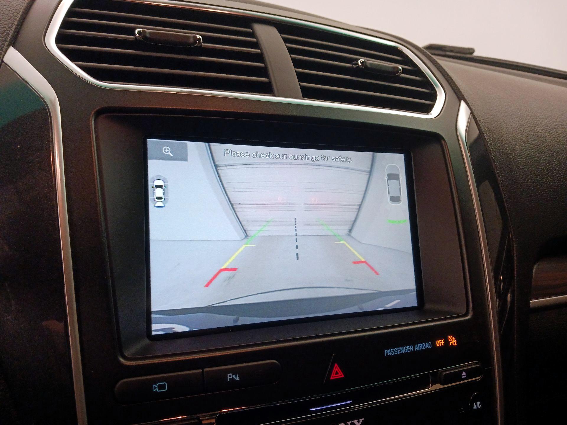 Thumbnail: 2016 Ford Explorer - 15