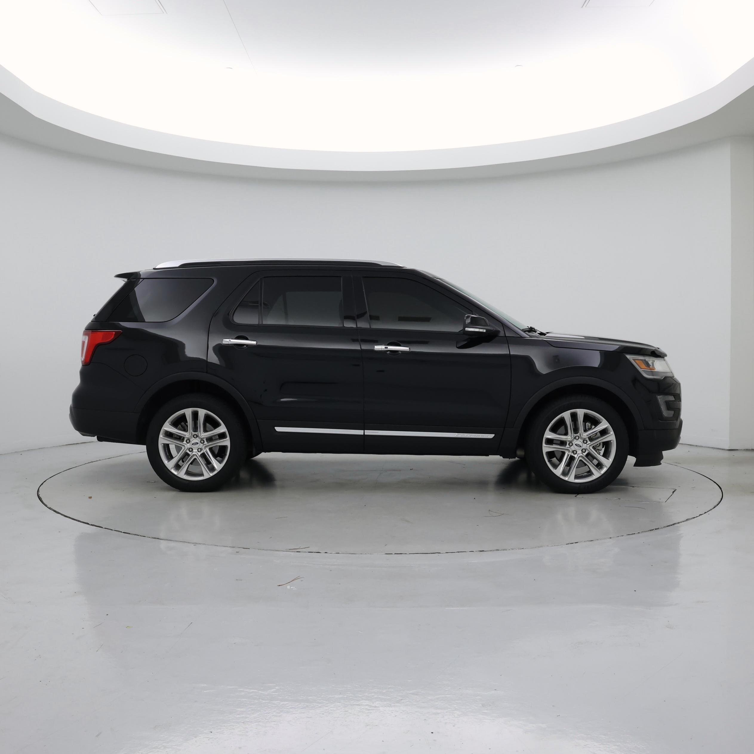 Thumbnail: 2016 Ford Explorer - 7