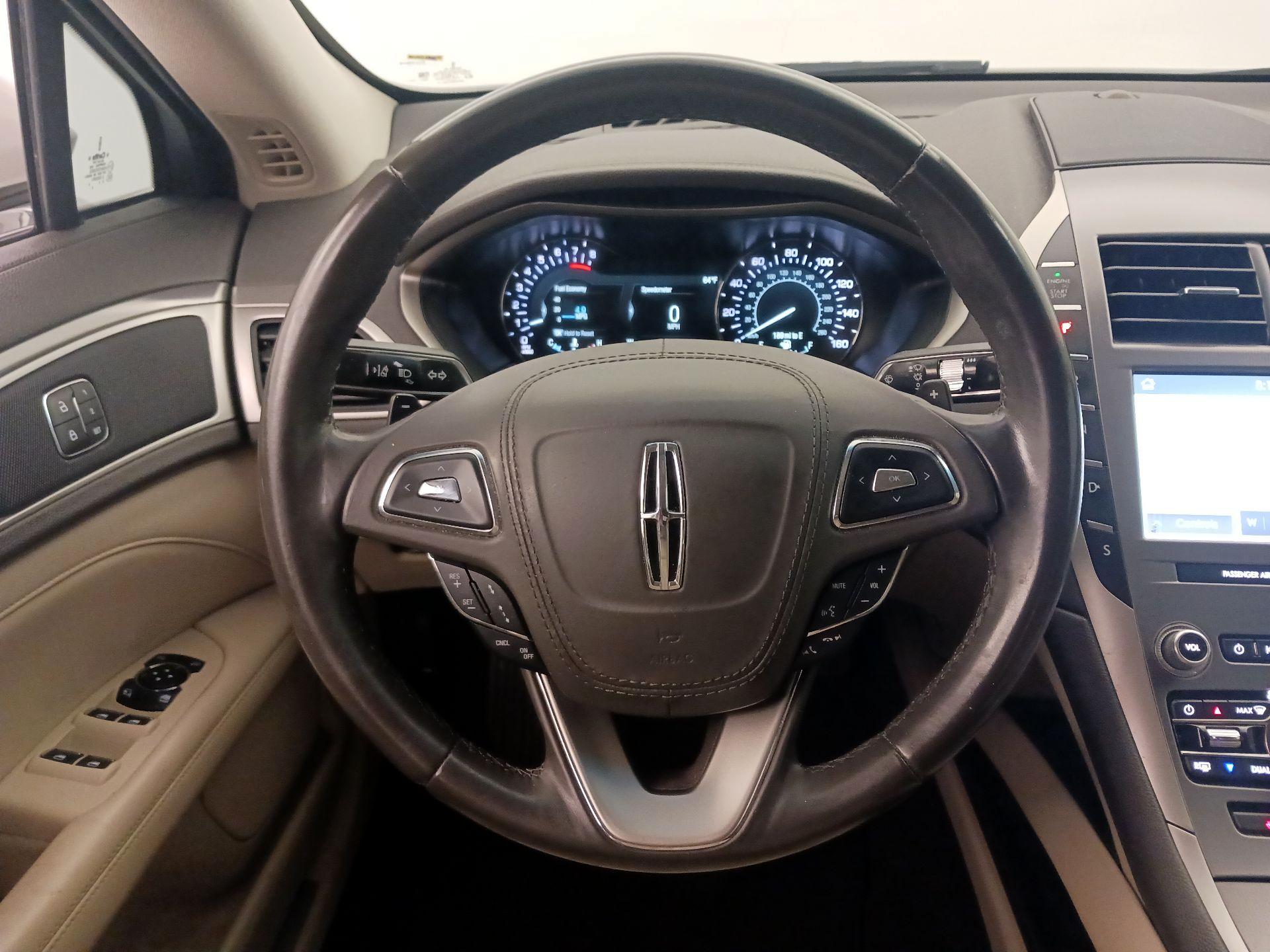 Thumbnail: 2020 Lincoln MKZ - 10
