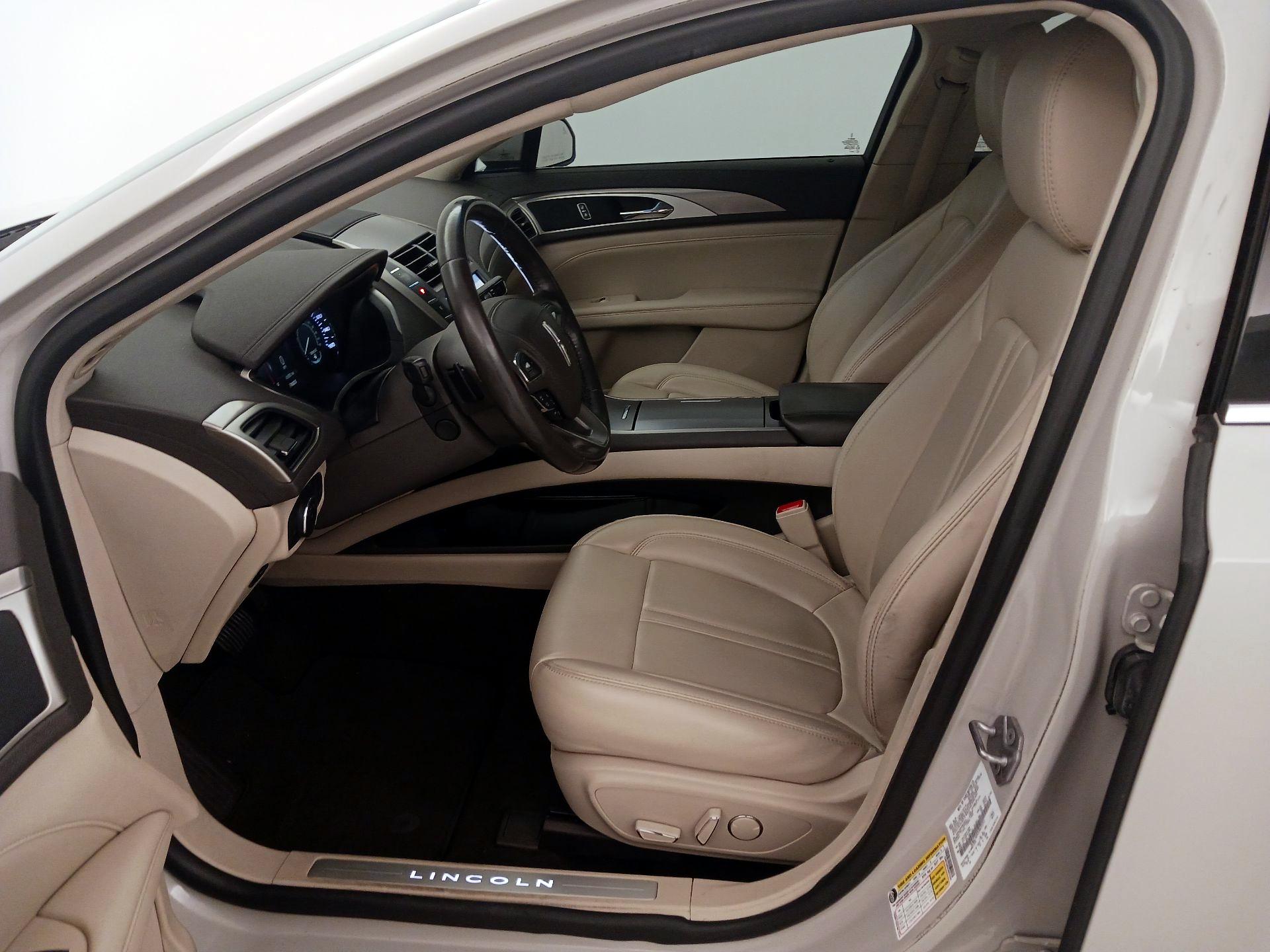 Thumbnail: 2020 Lincoln MKZ - 11