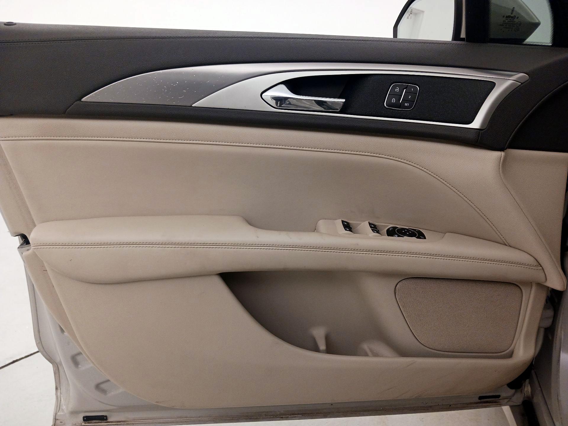 Thumbnail: 2020 Lincoln MKZ - 12