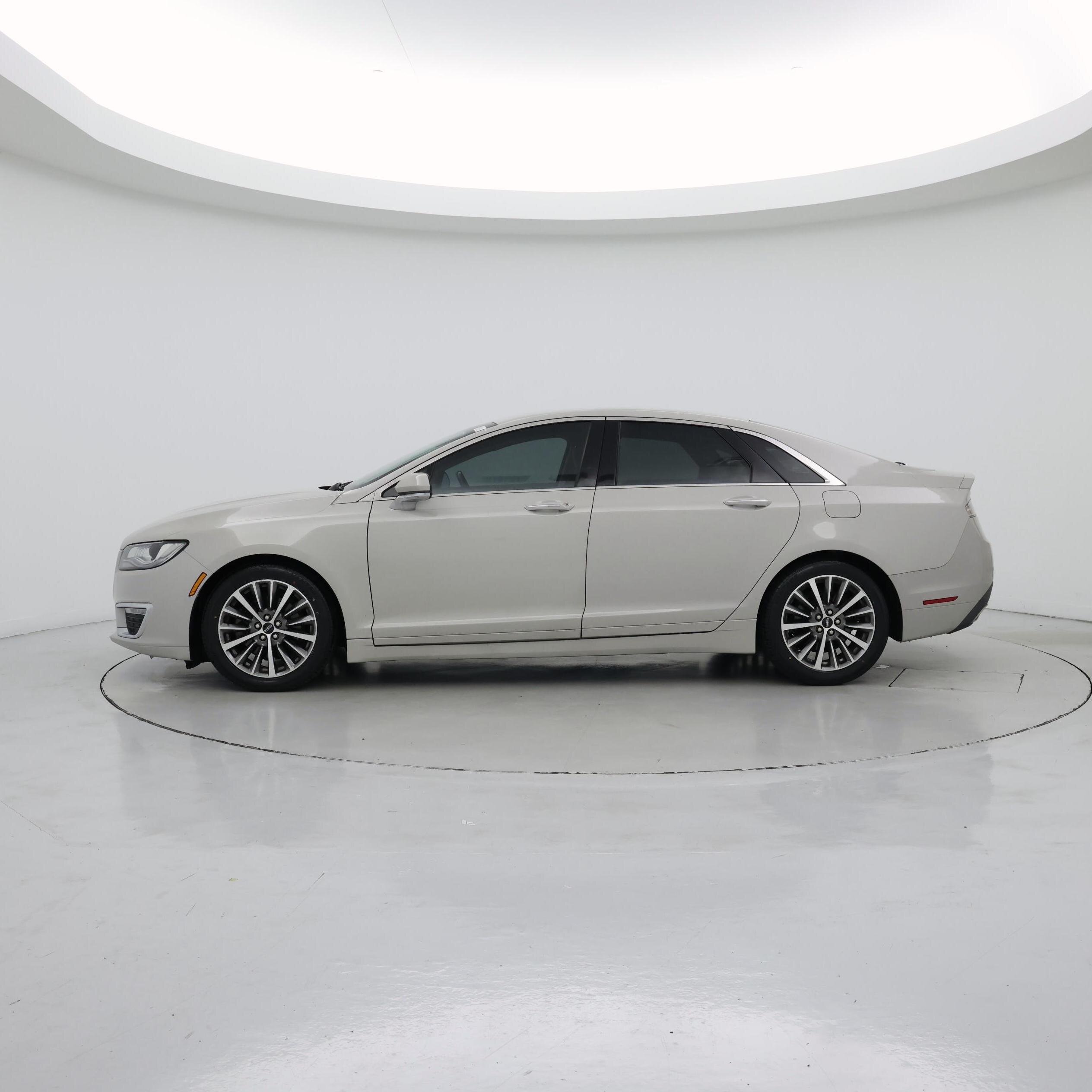 Thumbnail: 2020 Lincoln MKZ - 3