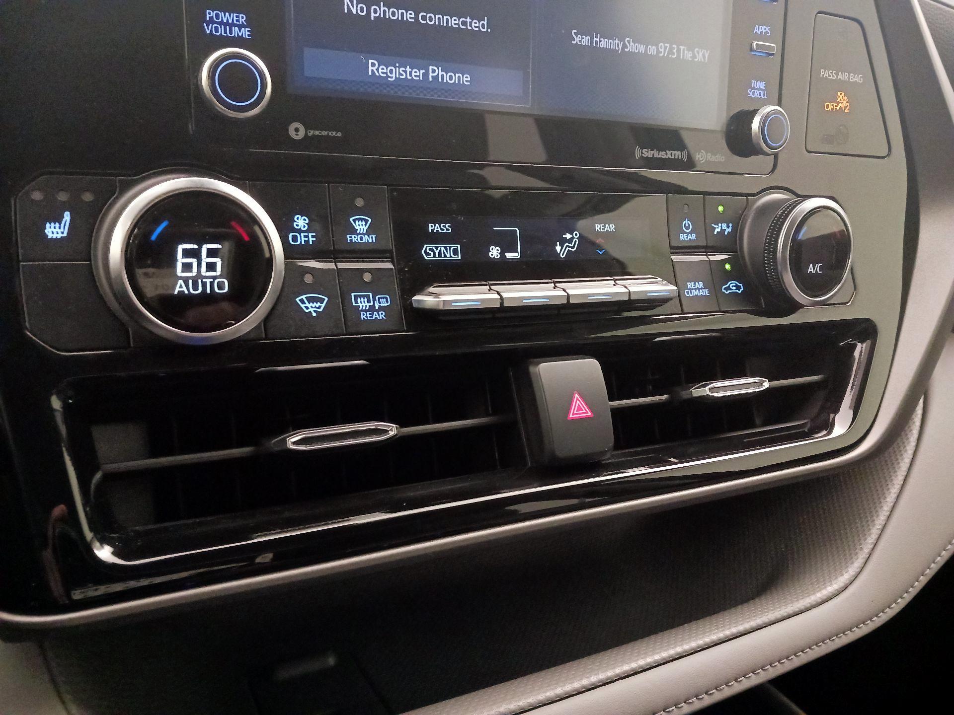 Thumbnail: 2022 Toyota Highlander - 16