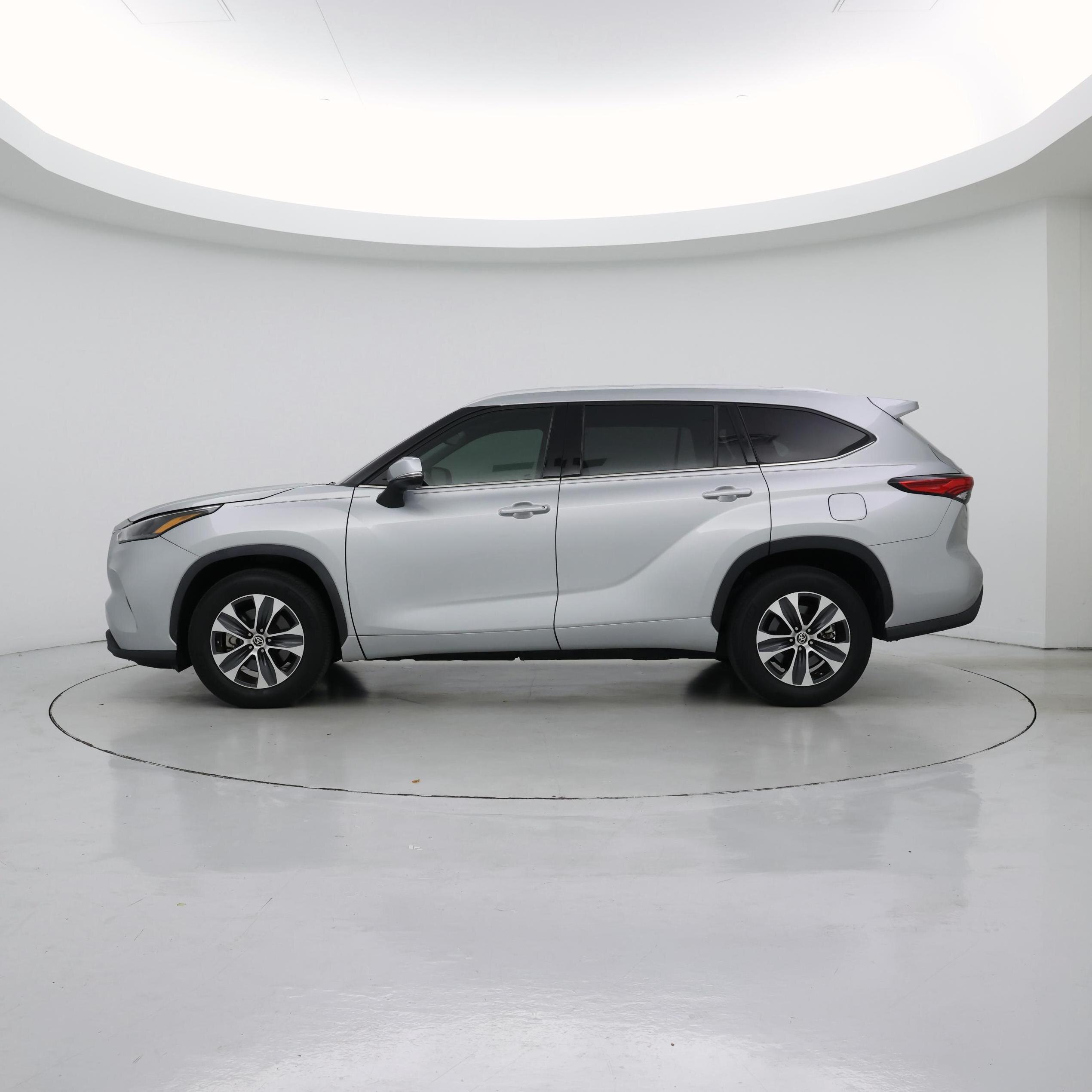 Thumbnail: 2022 Toyota Highlander - 3