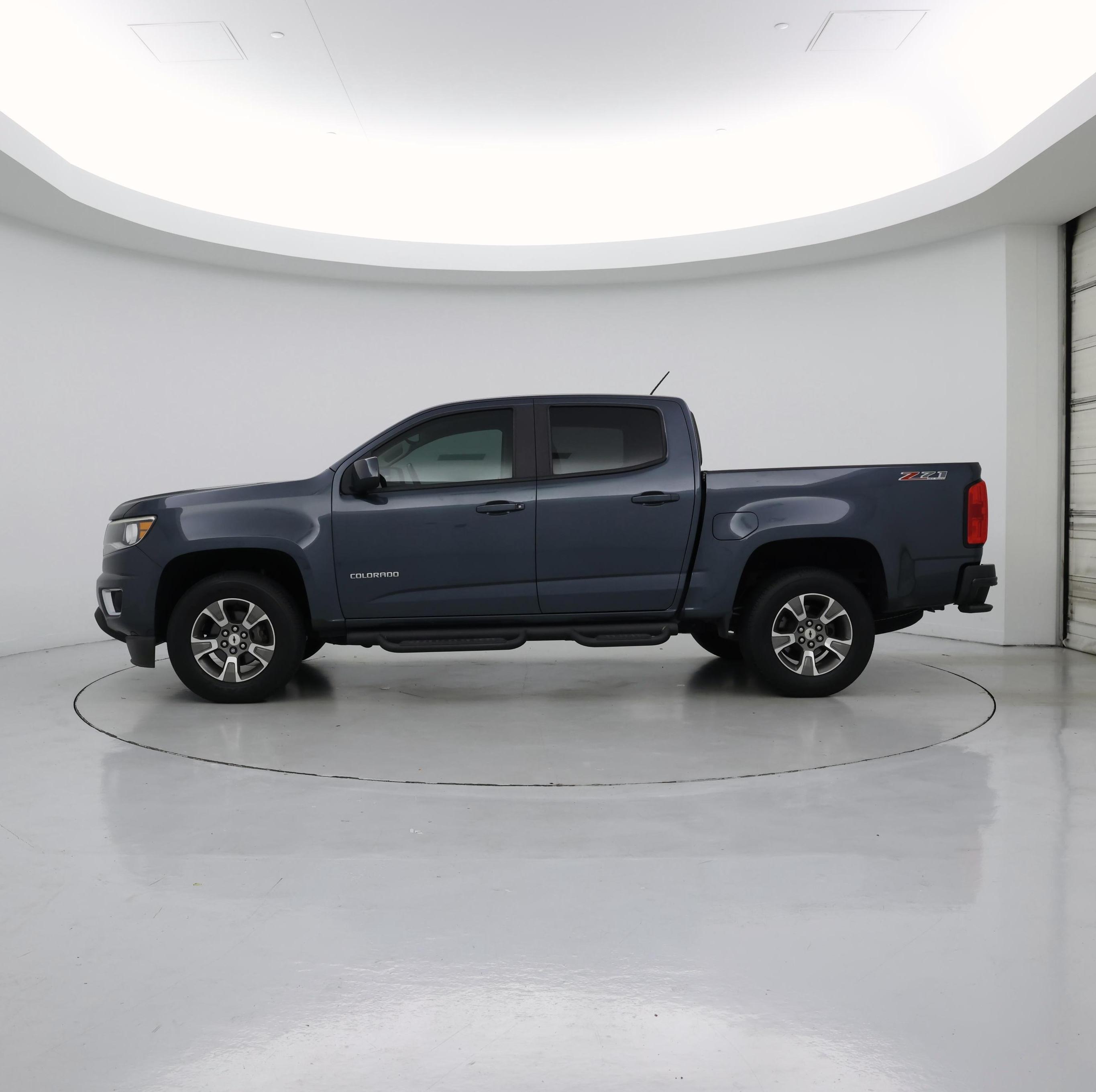 Thumbnail: 2019 Chevrolet Colorado - 3