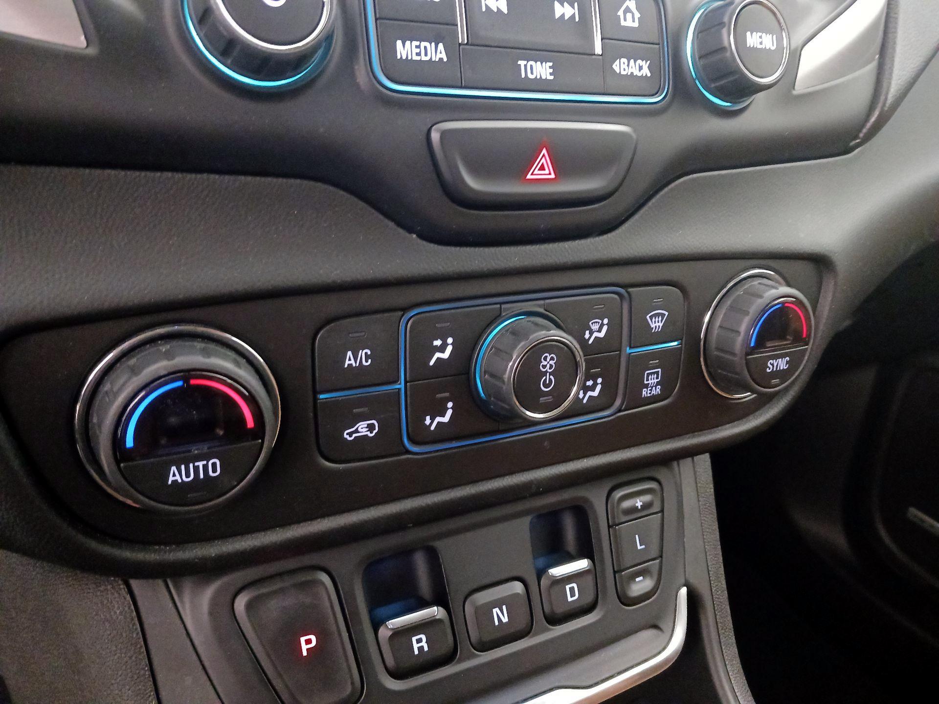 Thumbnail: 2018 GMC Terrain - 17