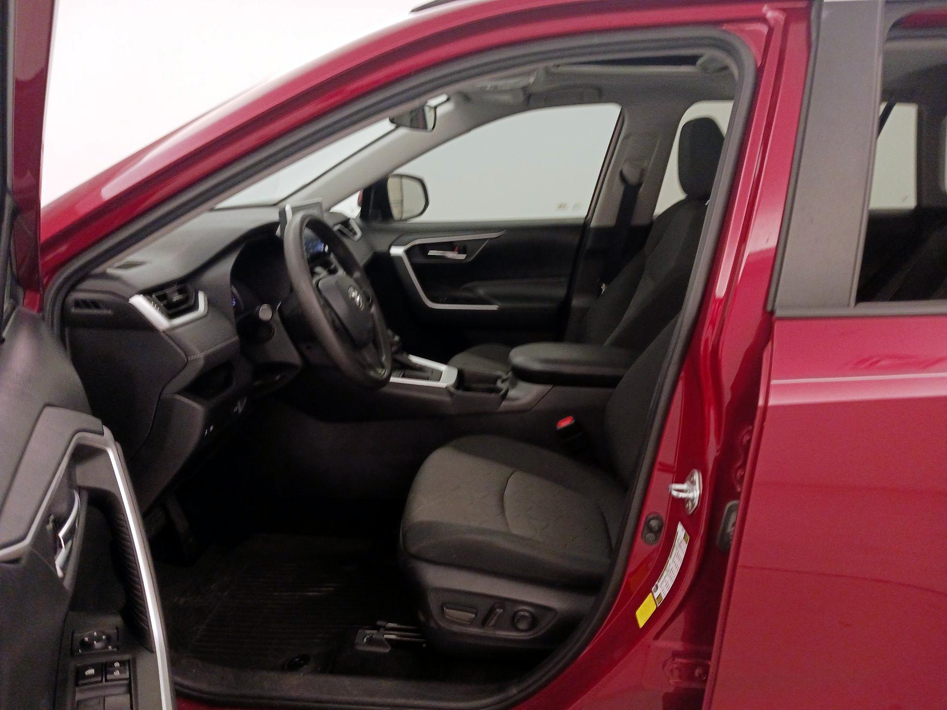 Thumbnail: 2021 Toyota RAV4 - 11