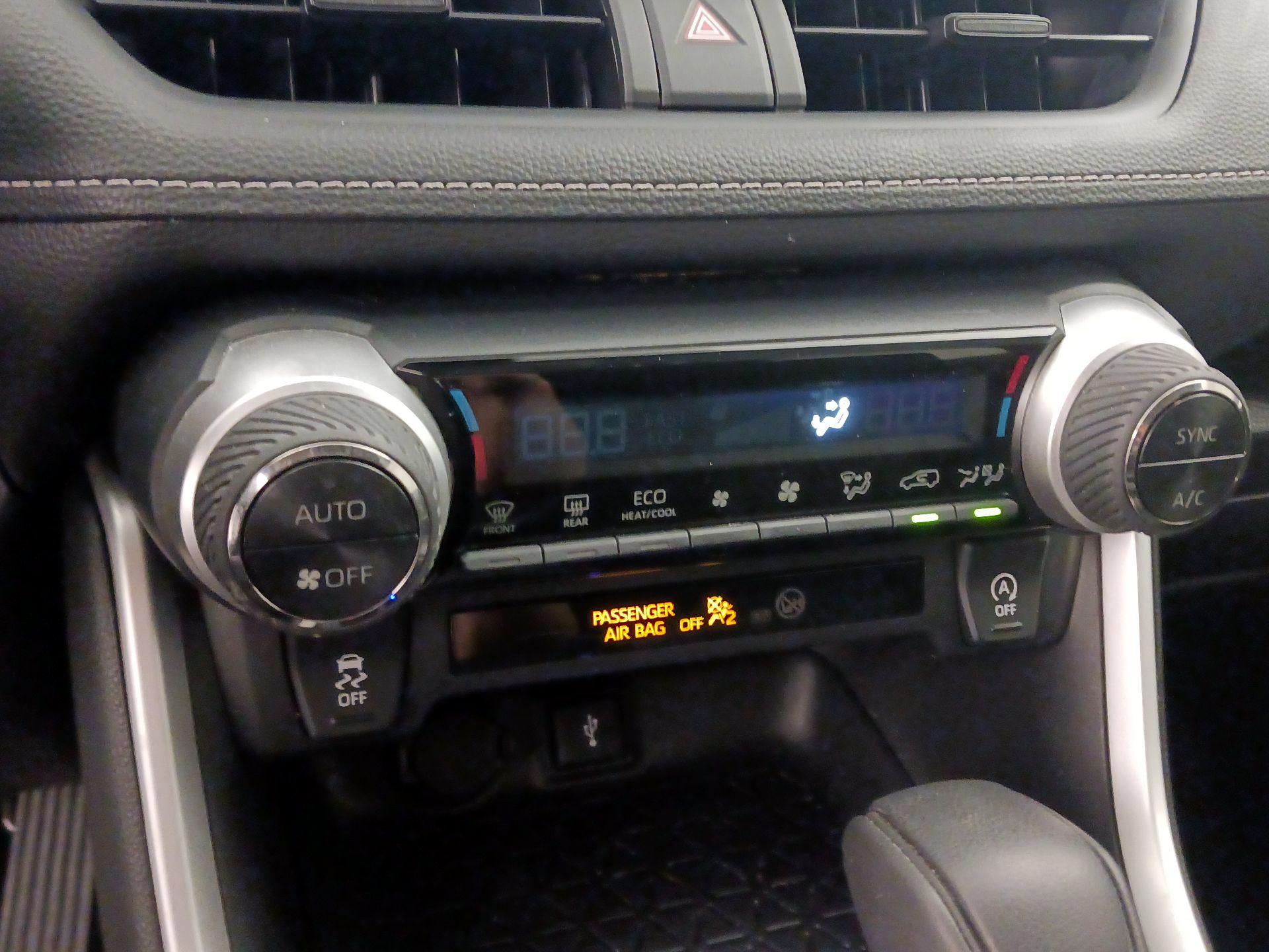 Thumbnail: 2021 Toyota RAV4 - 16