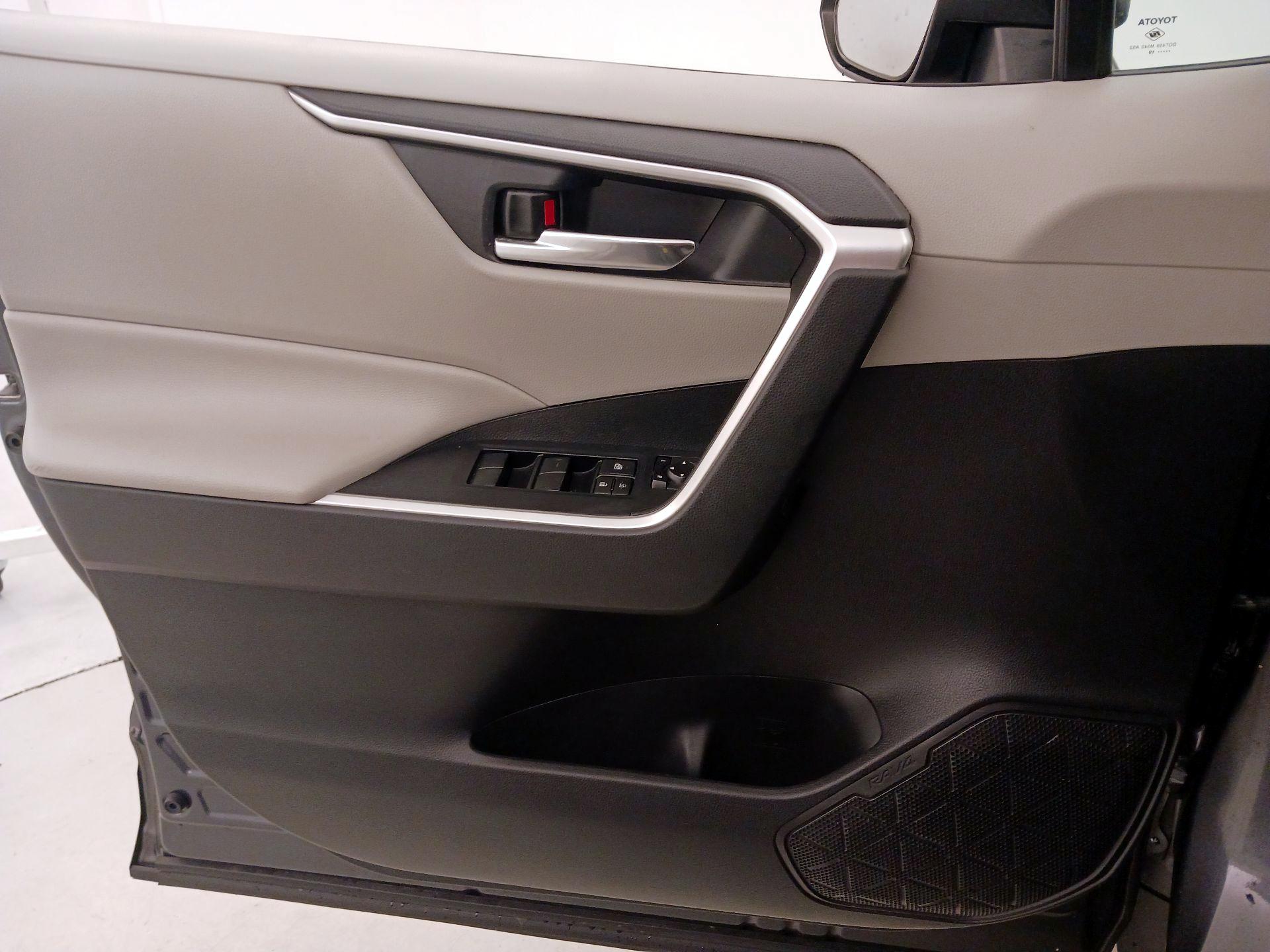 Thumbnail: 2019 Toyota RAV4 - 12