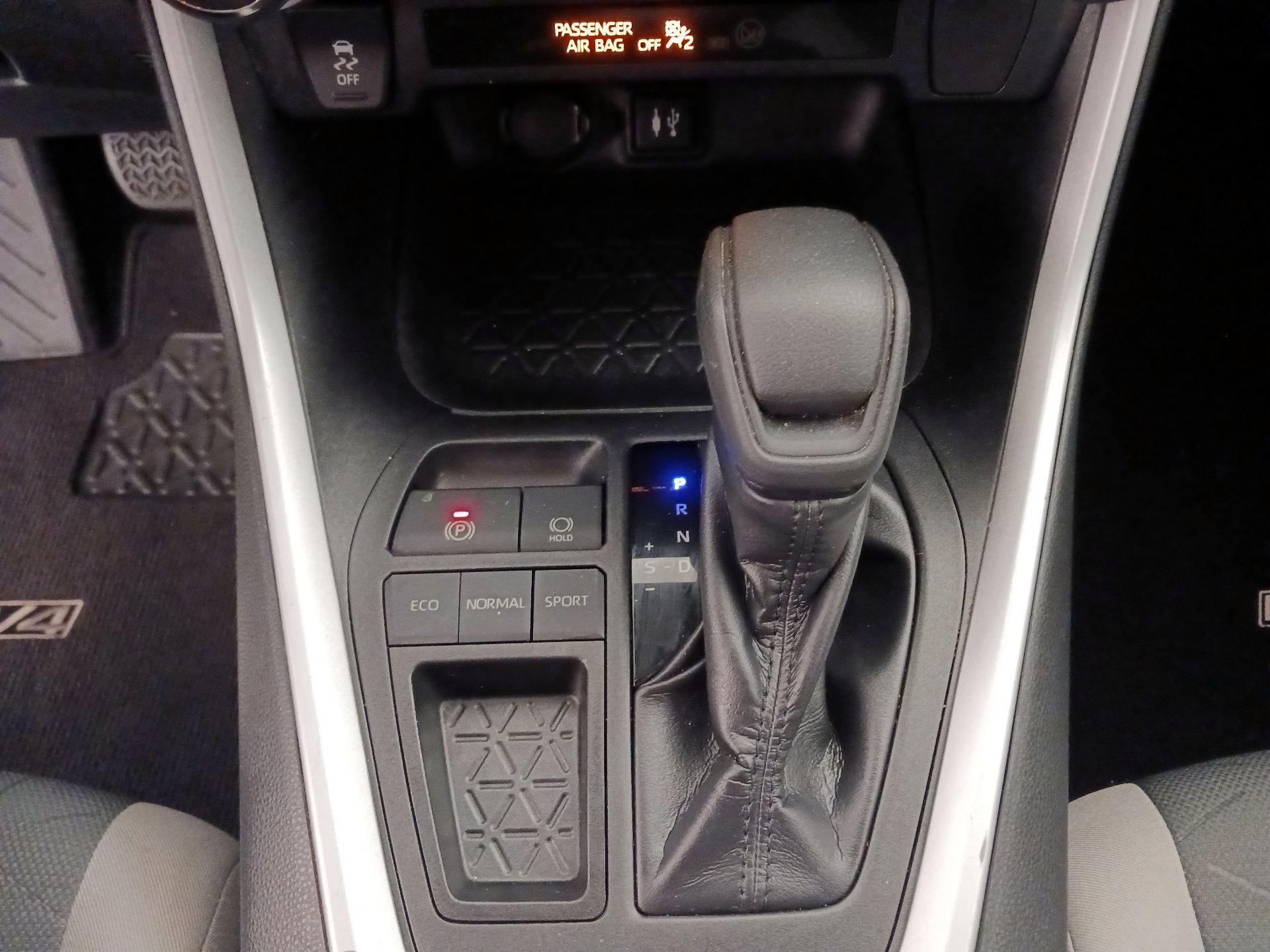 Thumbnail: 2019 Toyota RAV4 - 17