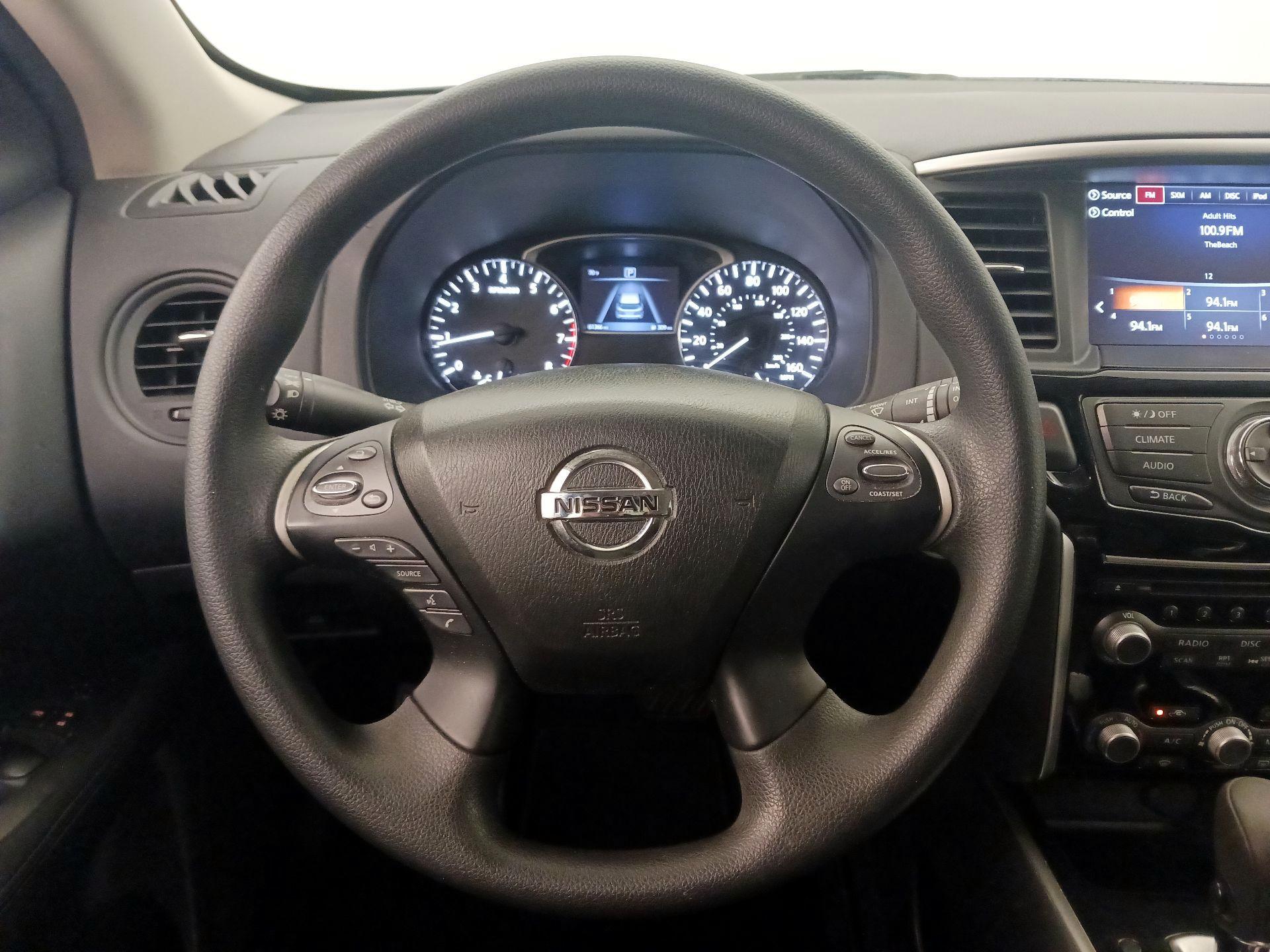 Thumbnail: 2017 Nissan Pathfinder - 10