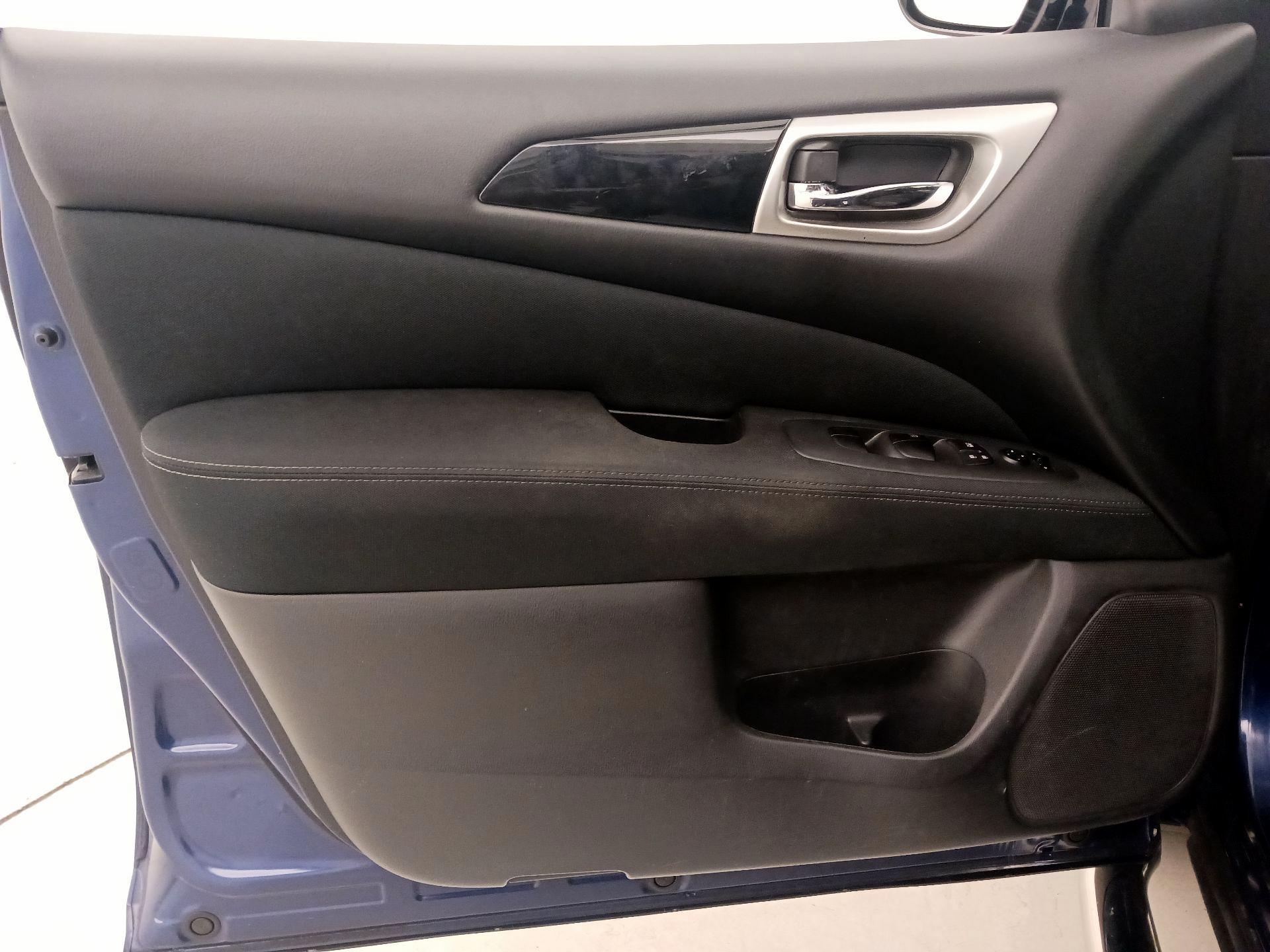 Thumbnail: 2017 Nissan Pathfinder - 12