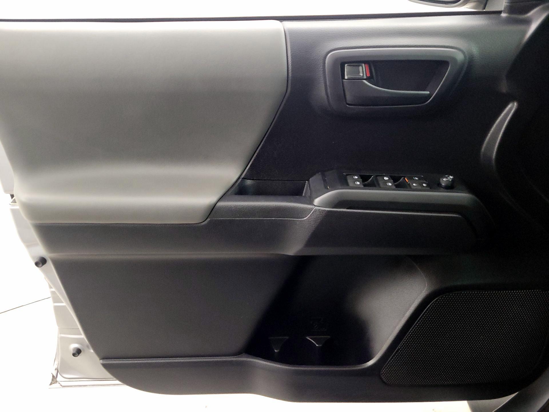 Thumbnail: 2020 Toyota Tacoma - 12