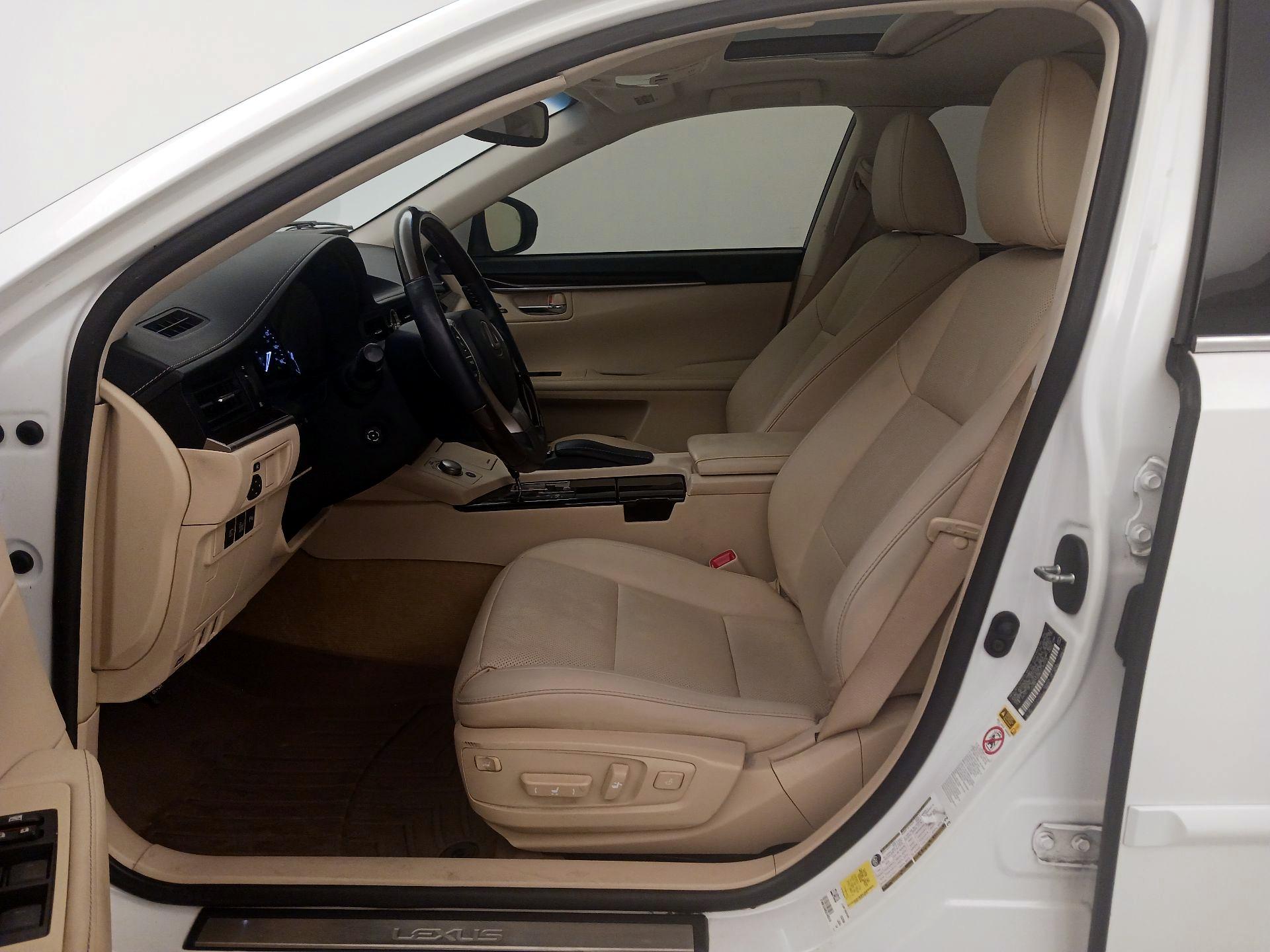 Thumbnail: 2014 Lexus ES - 11