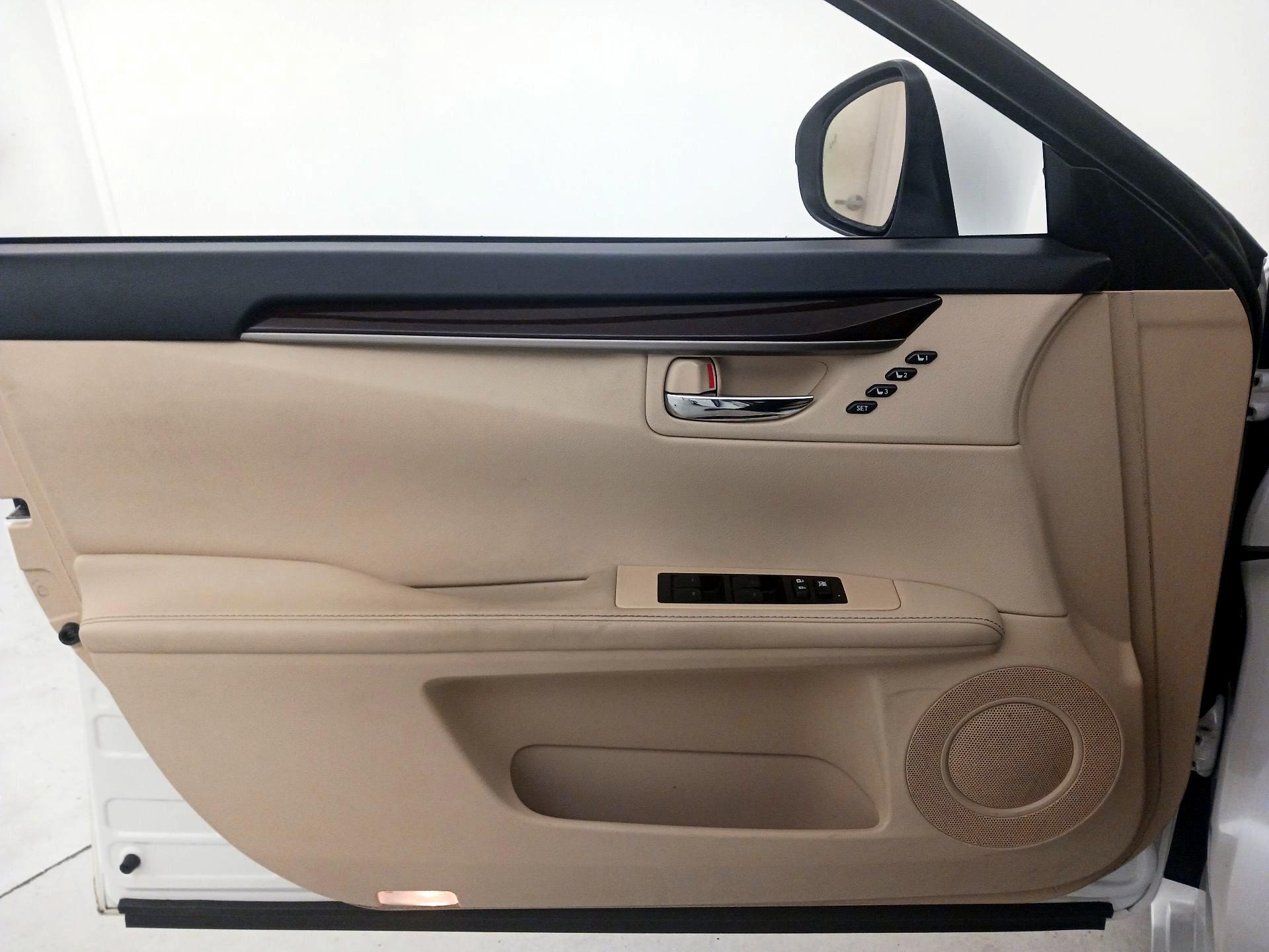 Thumbnail: 2014 Lexus ES - 12