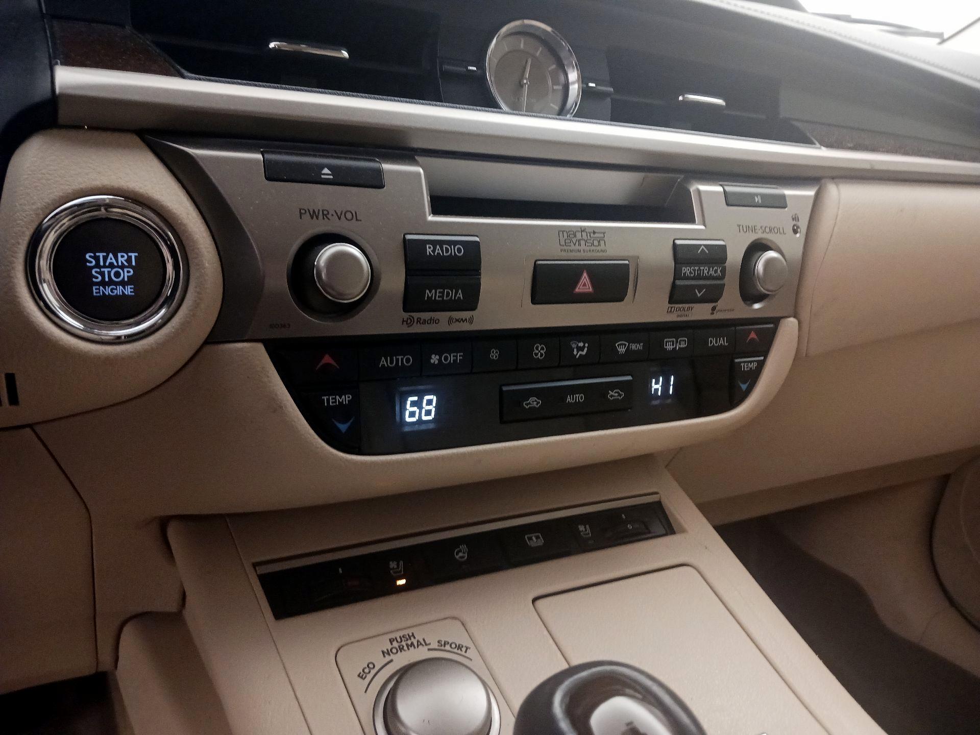 Thumbnail: 2014 Lexus ES - 17