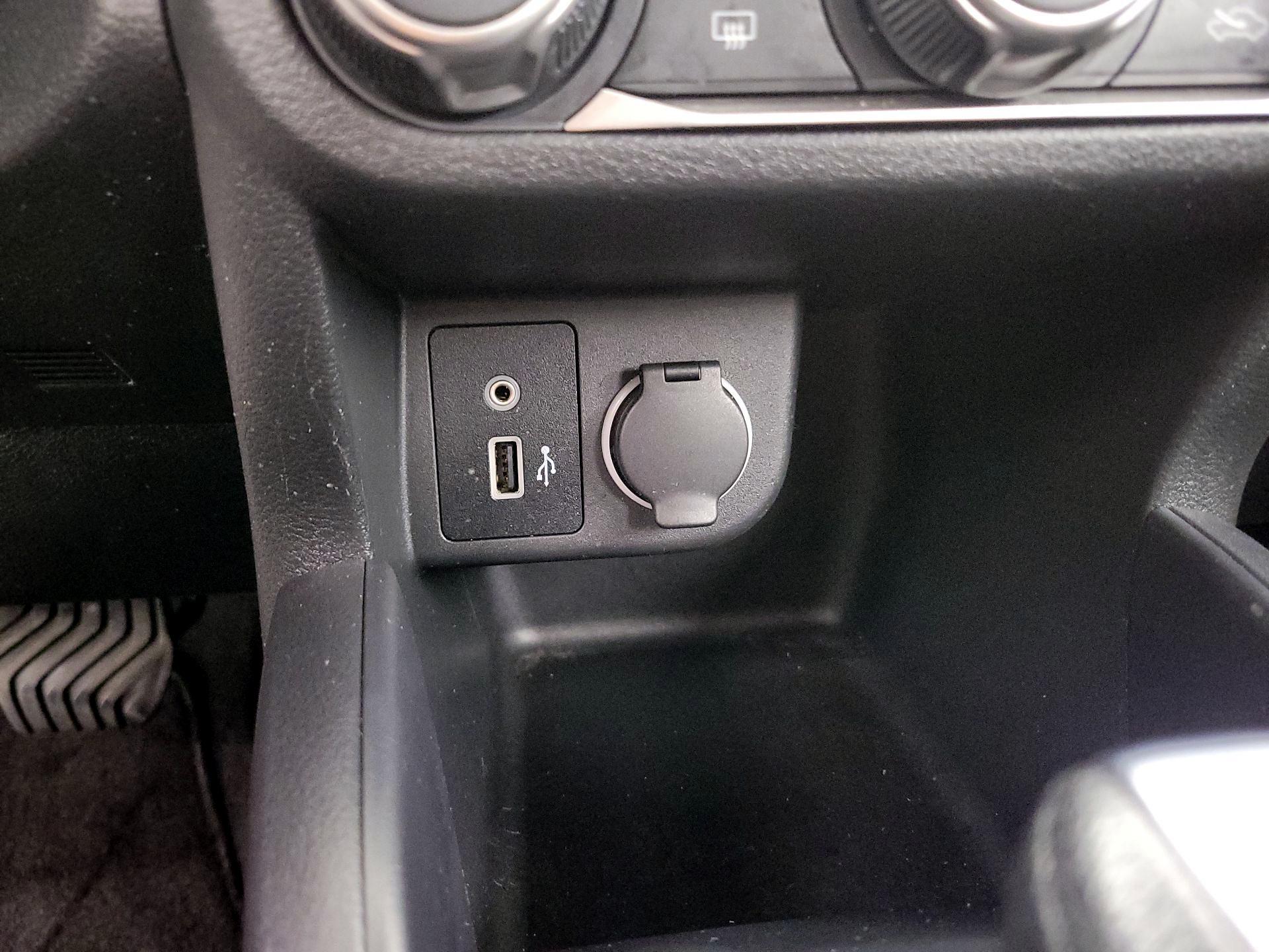 Thumbnail: 2023 Nissan Kicks - 18