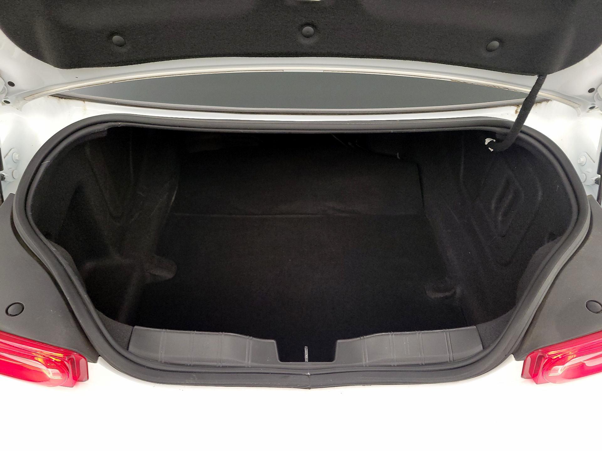 Thumbnail: 2019 Chevrolet Camaro - 18