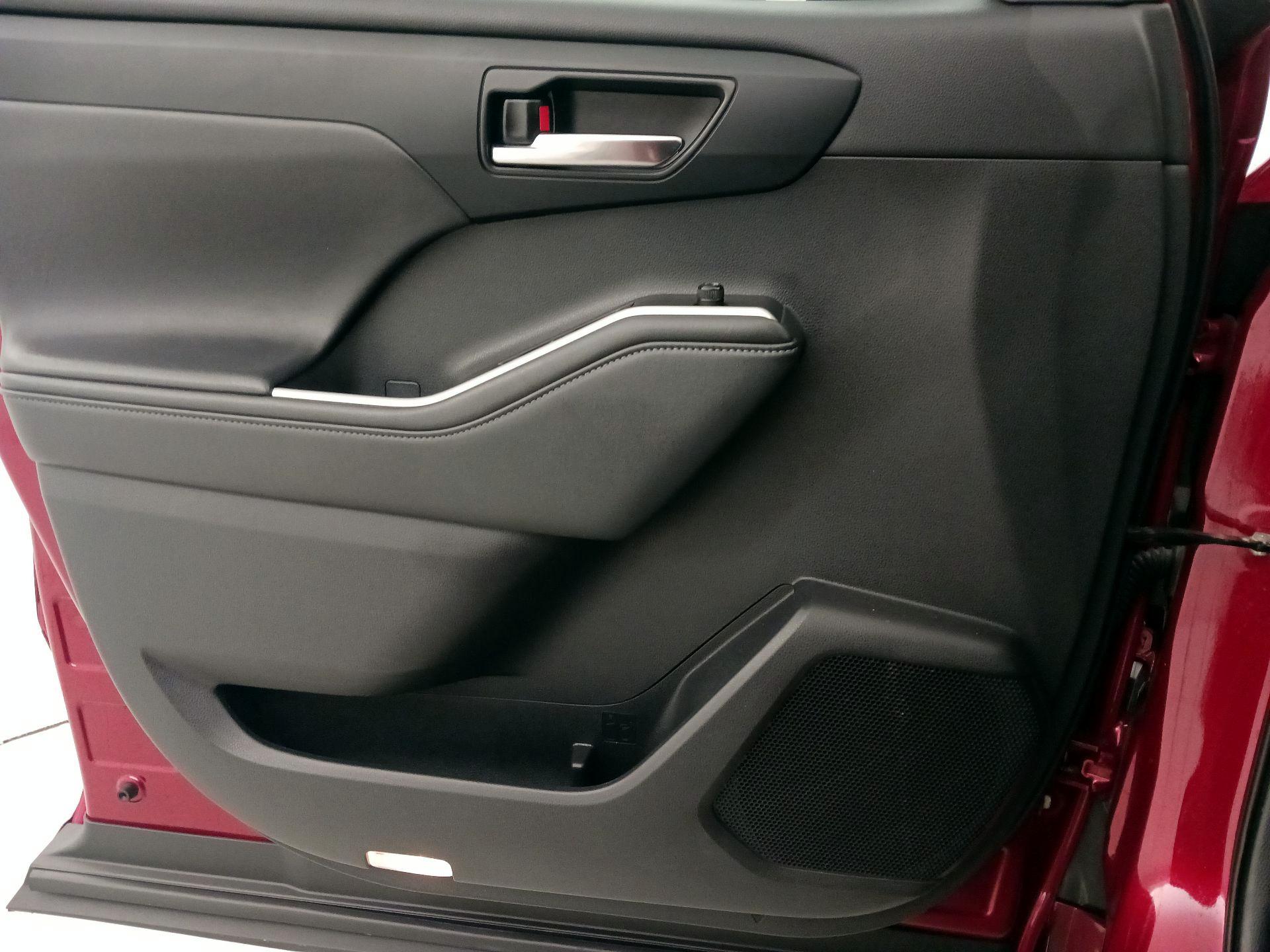 Thumbnail: 2021 Toyota Highlander - 12