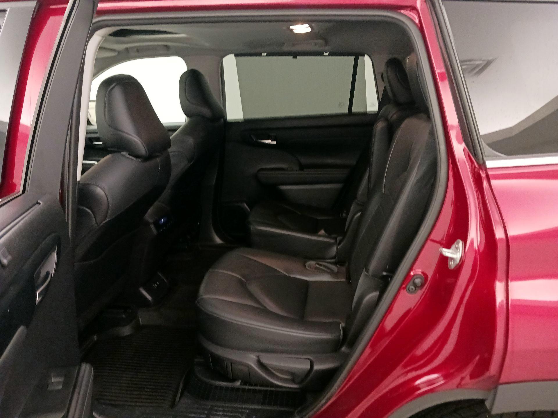 Thumbnail: 2021 Toyota Highlander - 20