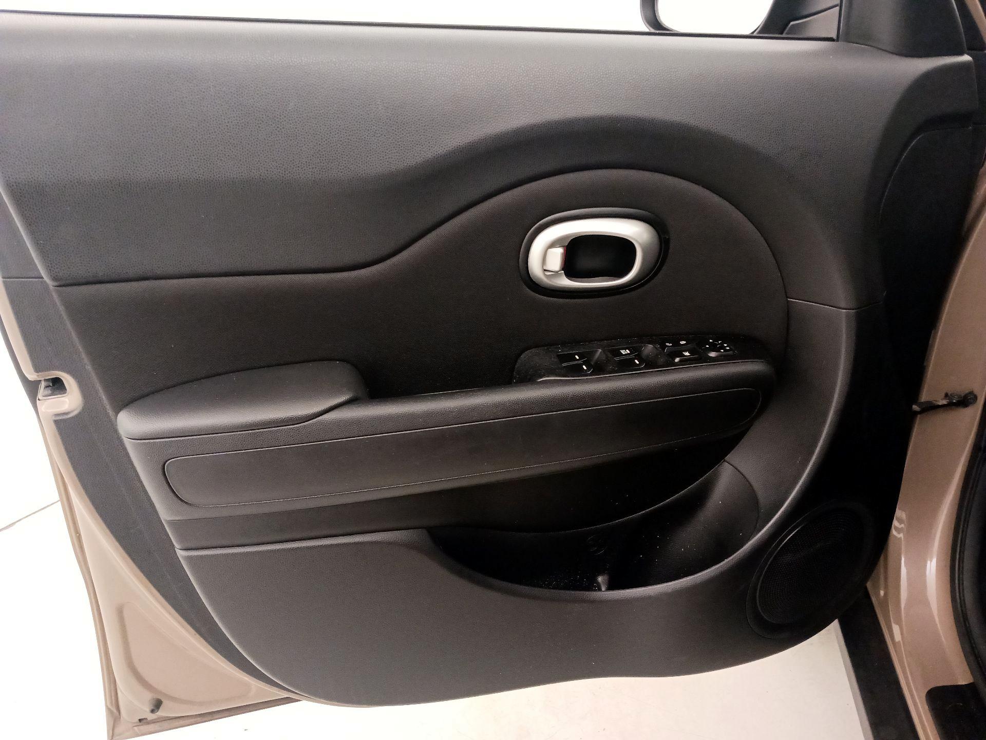 Thumbnail: 2016 Kia Soul - 12