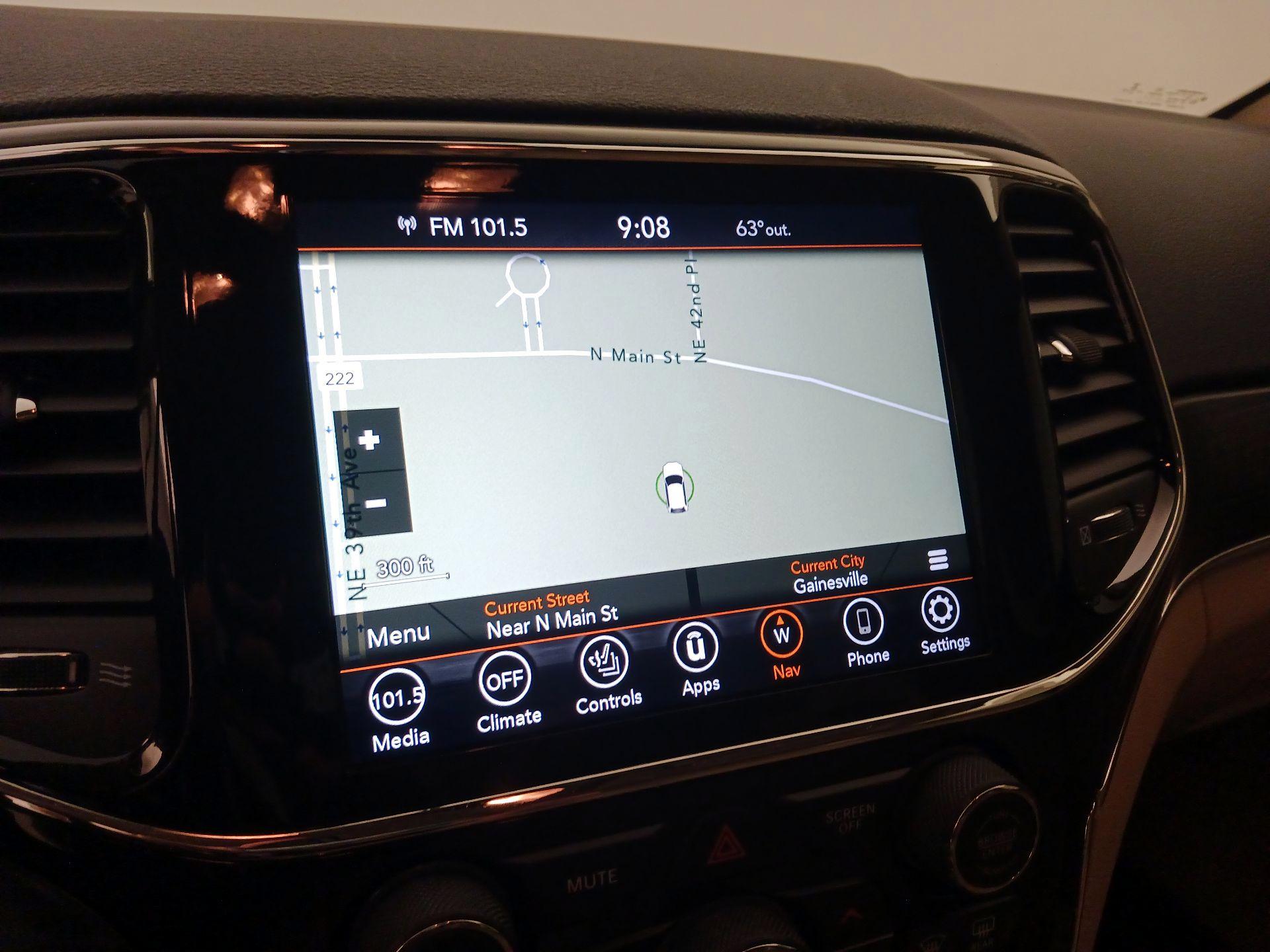 Thumbnail: 2021 Jeep Grand Cherokee - 14