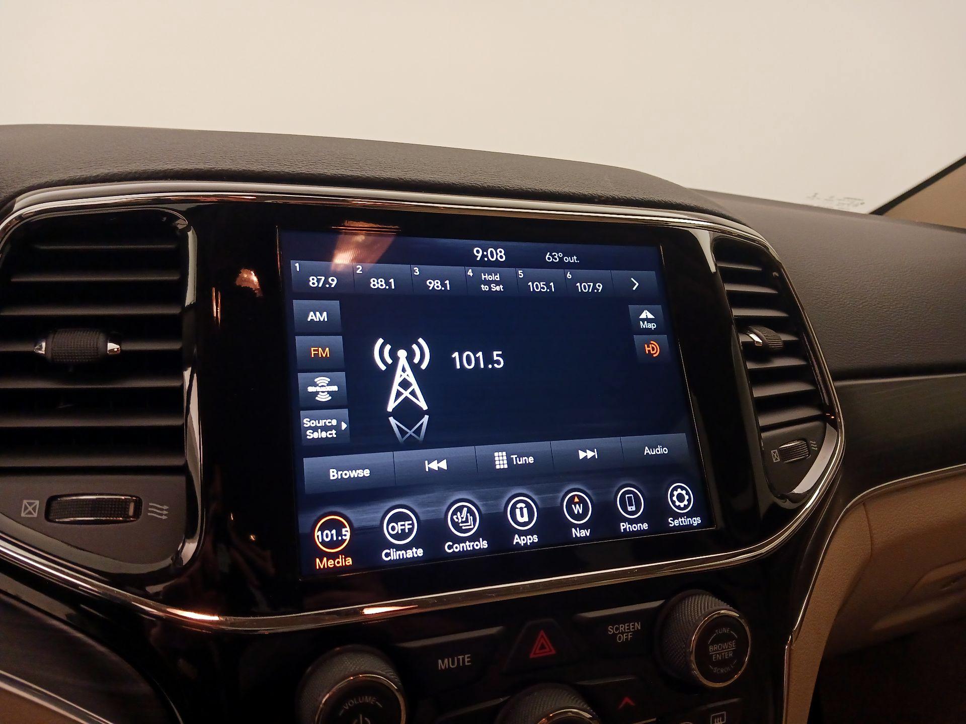 Thumbnail: 2021 Jeep Grand Cherokee - 16