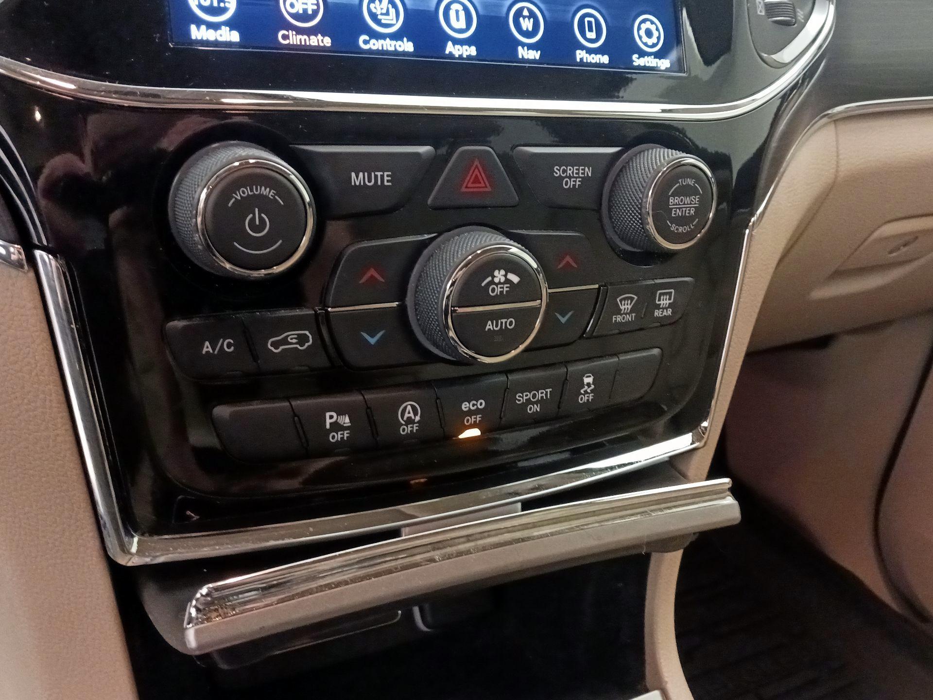 Thumbnail: 2021 Jeep Grand Cherokee - 17