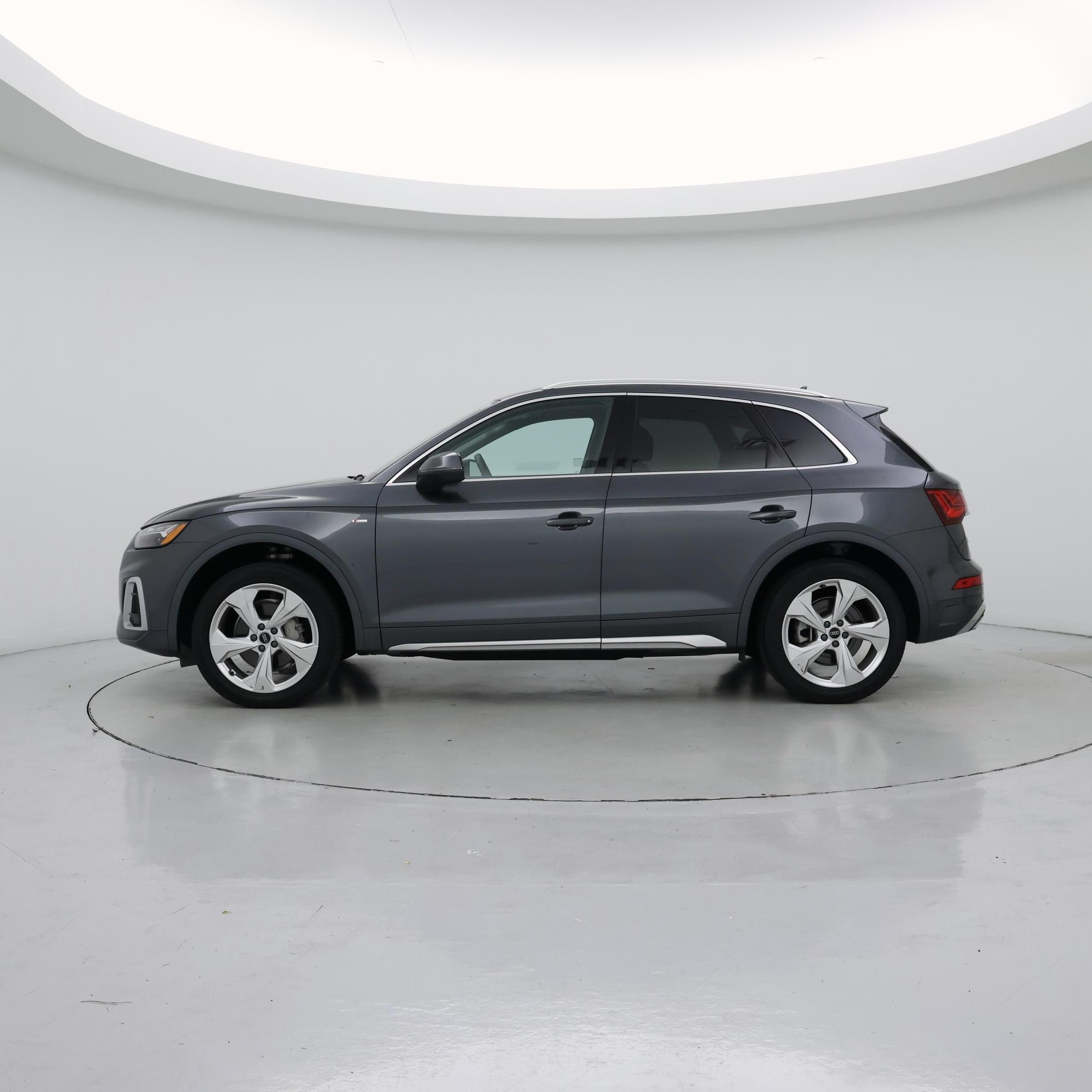 Thumbnail: 2023 Audi Q5 - 3
