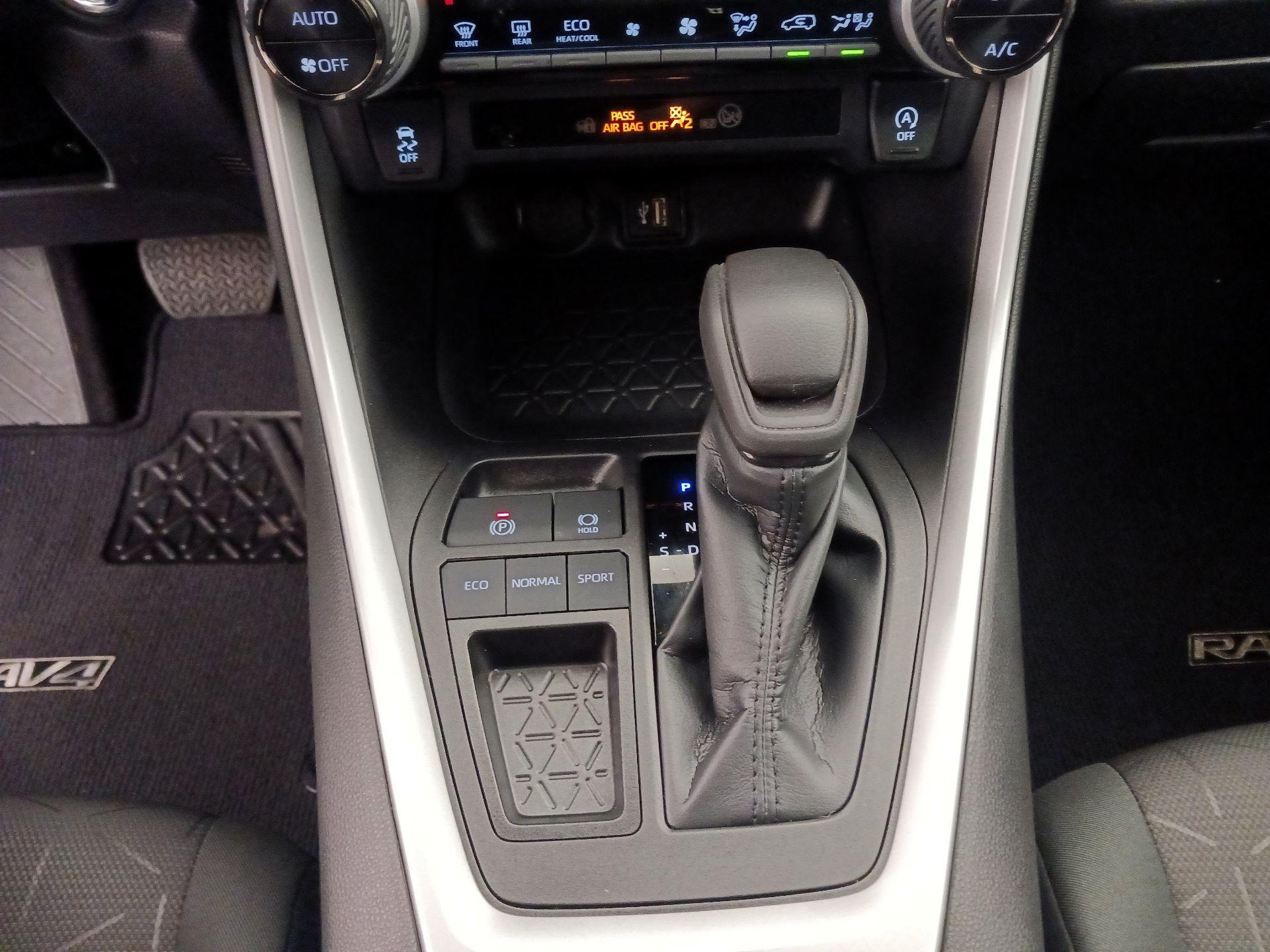 Thumbnail: 2023 Toyota RAV4 - 17