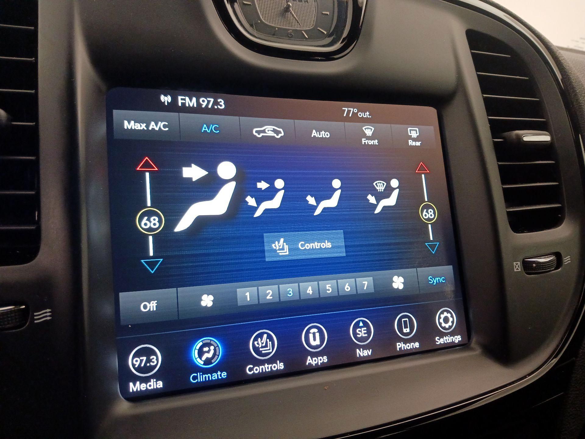 Thumbnail: 2023 Chrysler 300 - 17