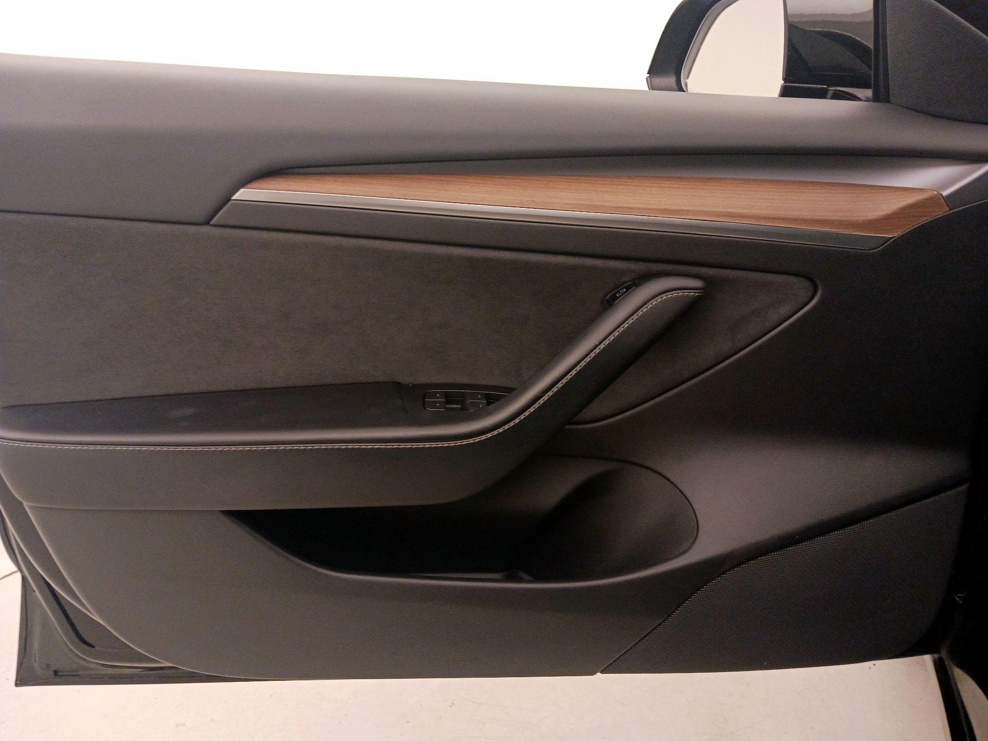 Thumbnail: 2021 Tesla Model 3 - 12