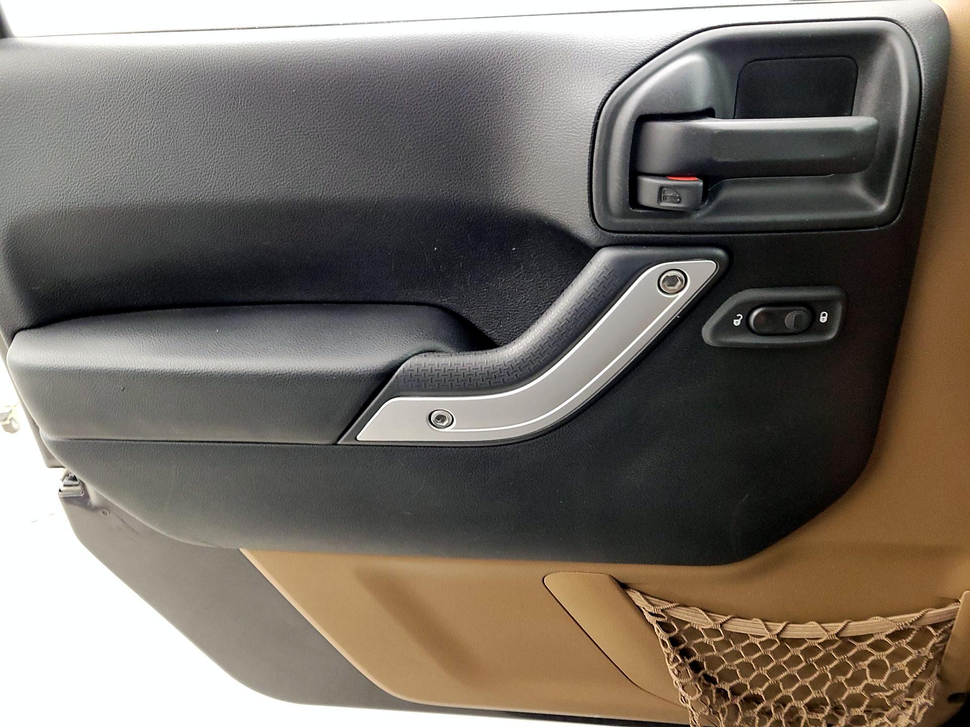 Thumbnail: 2017 Jeep Wrangler - 12